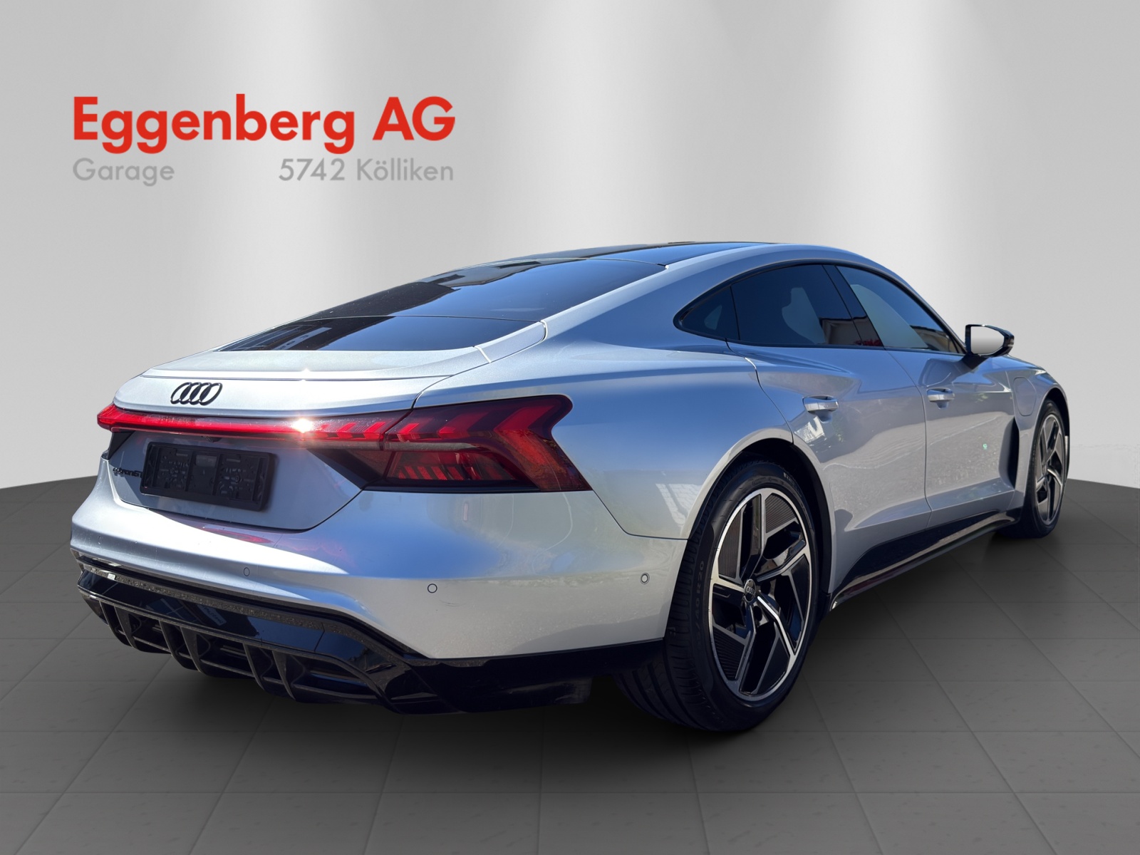 AUDI e-tron GT quattro, 8-fach bereift-image-4