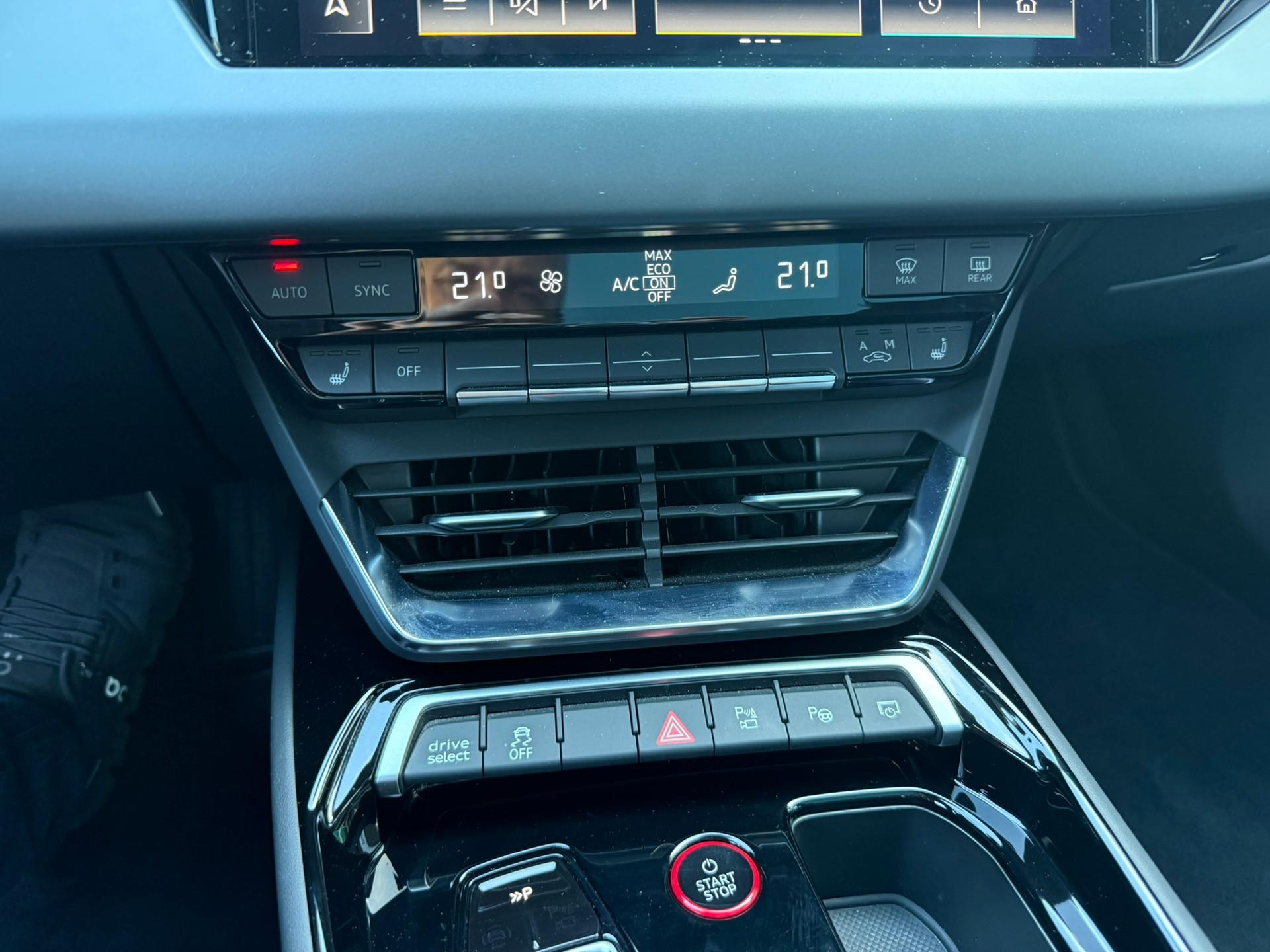AUDI e-tron GT quattro, 8-fach bereift-image-17
