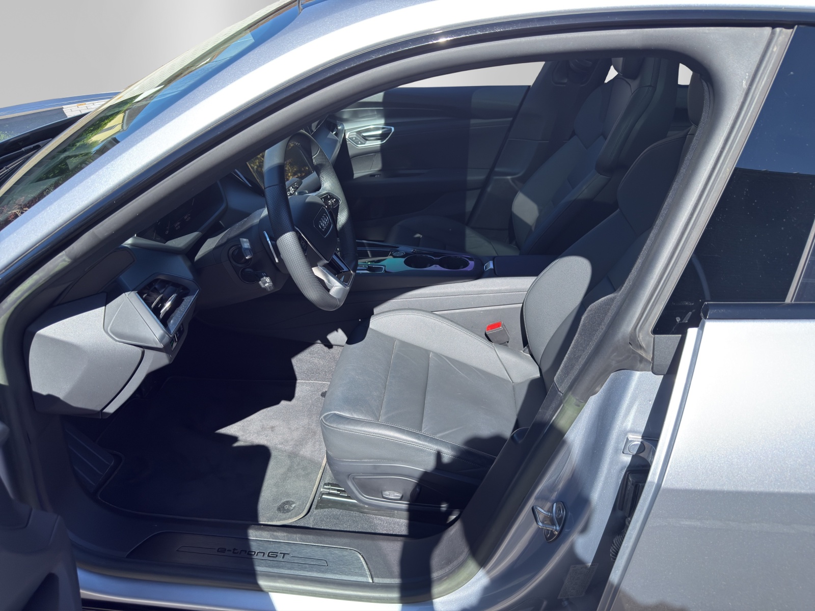 AUDI e-tron GT quattro, 8-fach bereift-image-8
