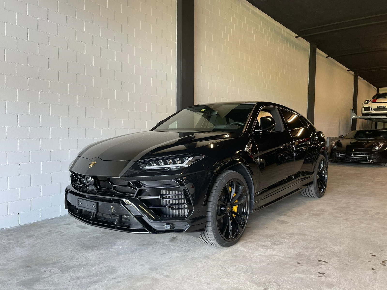 LAMBORGHINI Urus E-Gear Vollausstattung-showroom-element-1