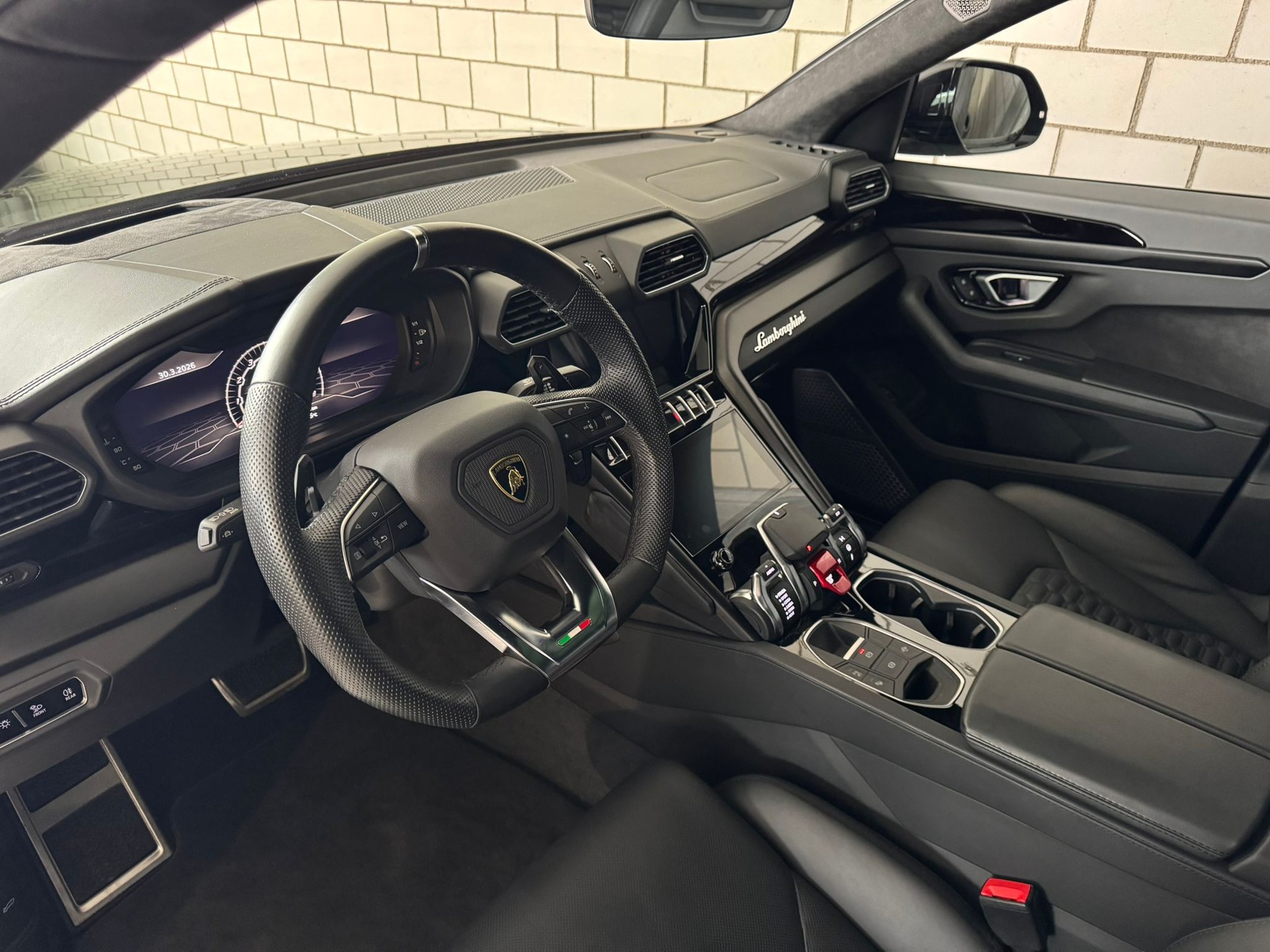 LAMBORGHINI Urus E-Gear Vollausstattung-showroom-element-3