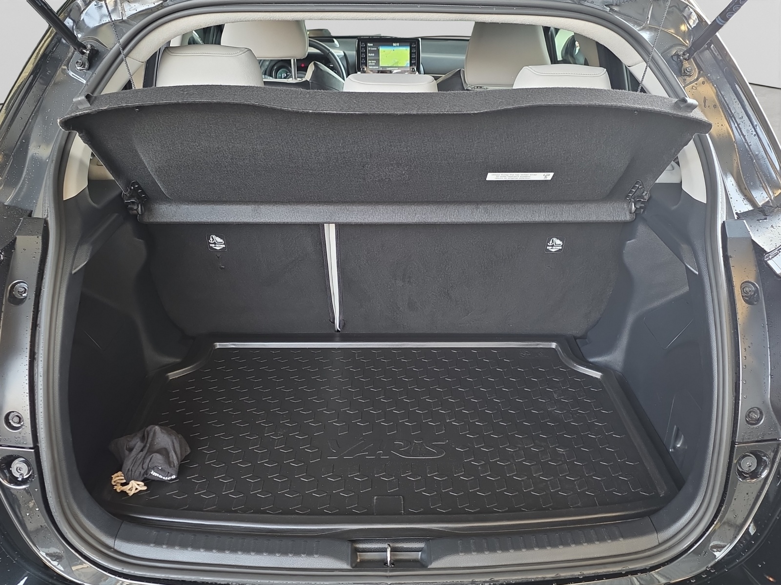 TOYOTA Yaris 1.5 VVT-i HSD Premium-image-13