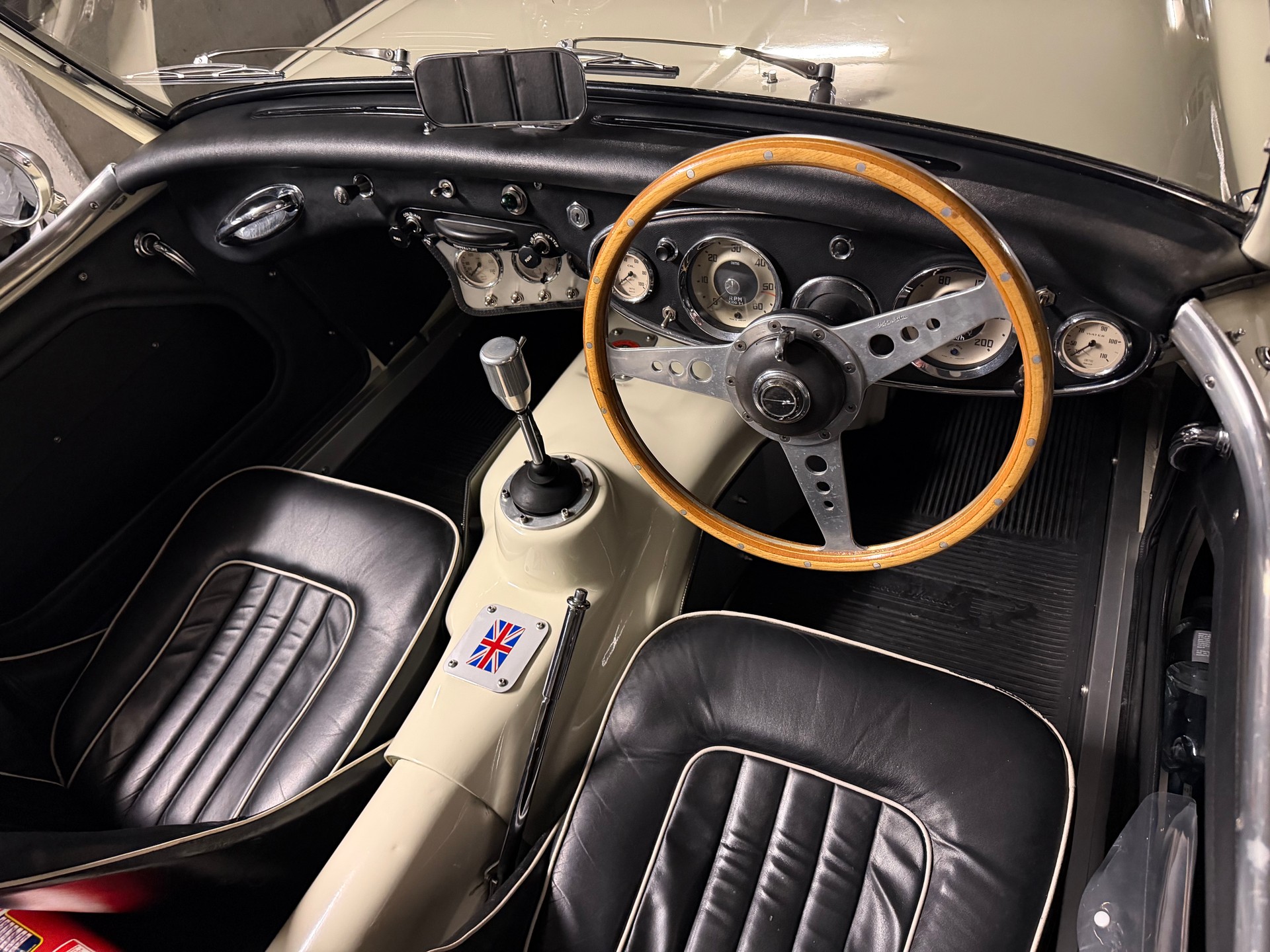 AUSTIN-HEALEY MK II 3000-image-5