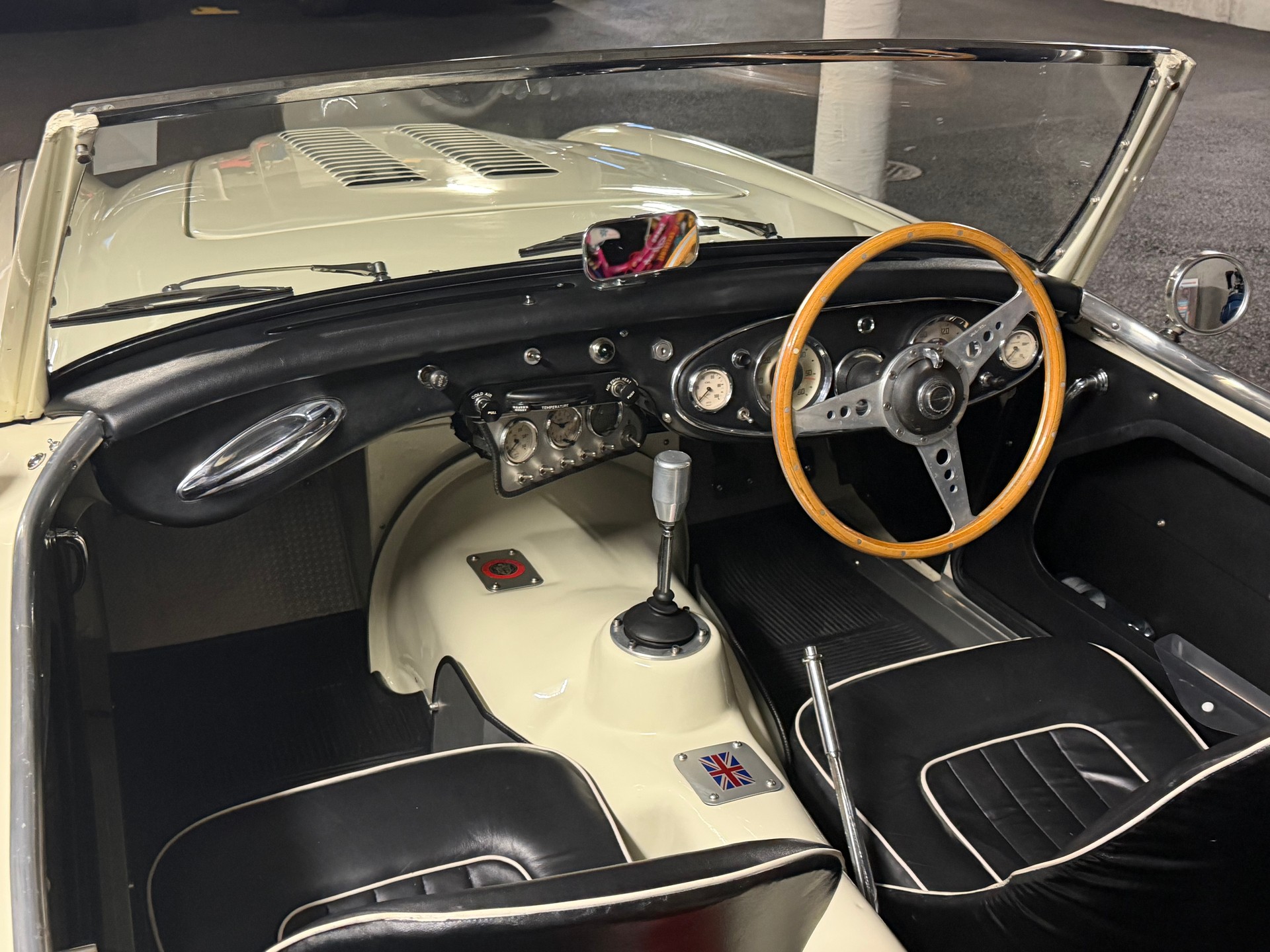 AUSTIN-HEALEY MK II 3000-image-4