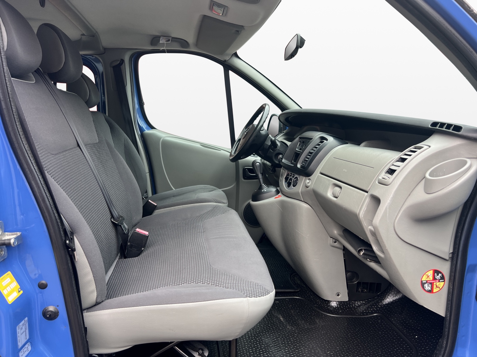 OPEL Vivaro 2.5 CDTI 2.7t L1H1-image-14