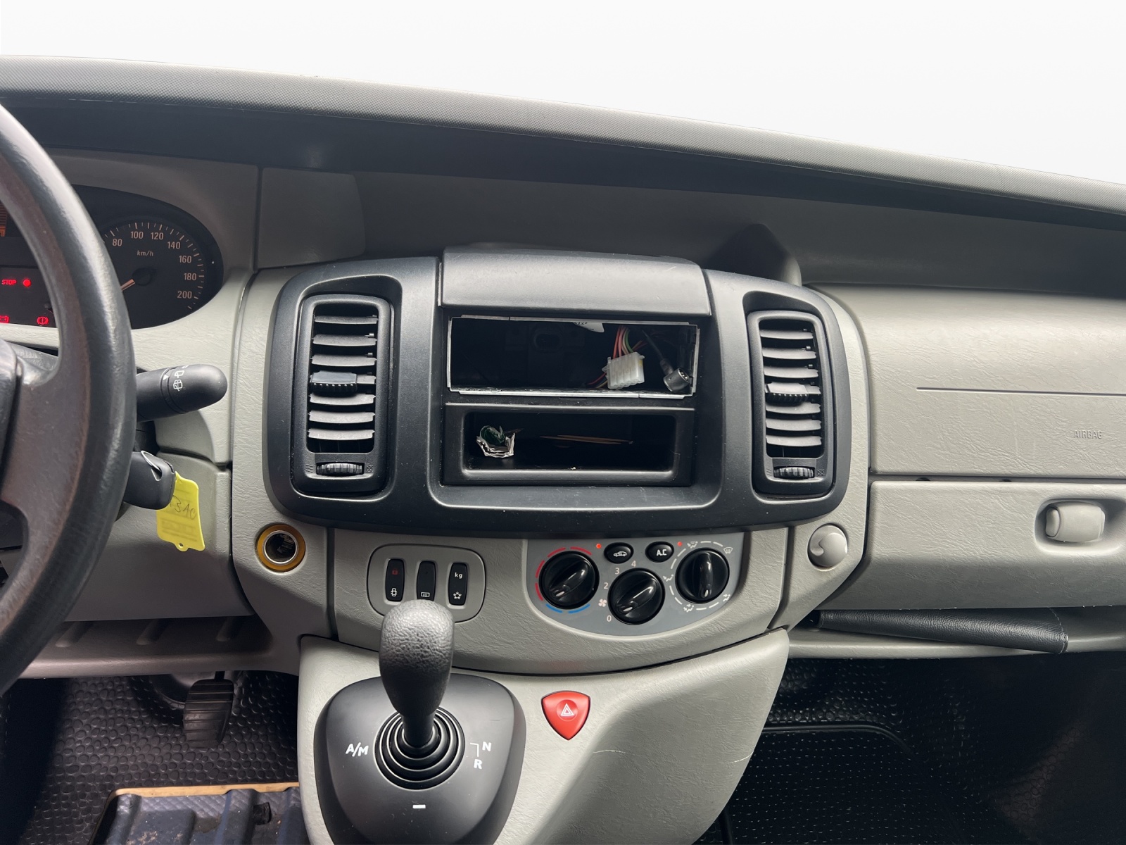 OPEL Vivaro 2.5 CDTI 2.7t L1H1-image-12