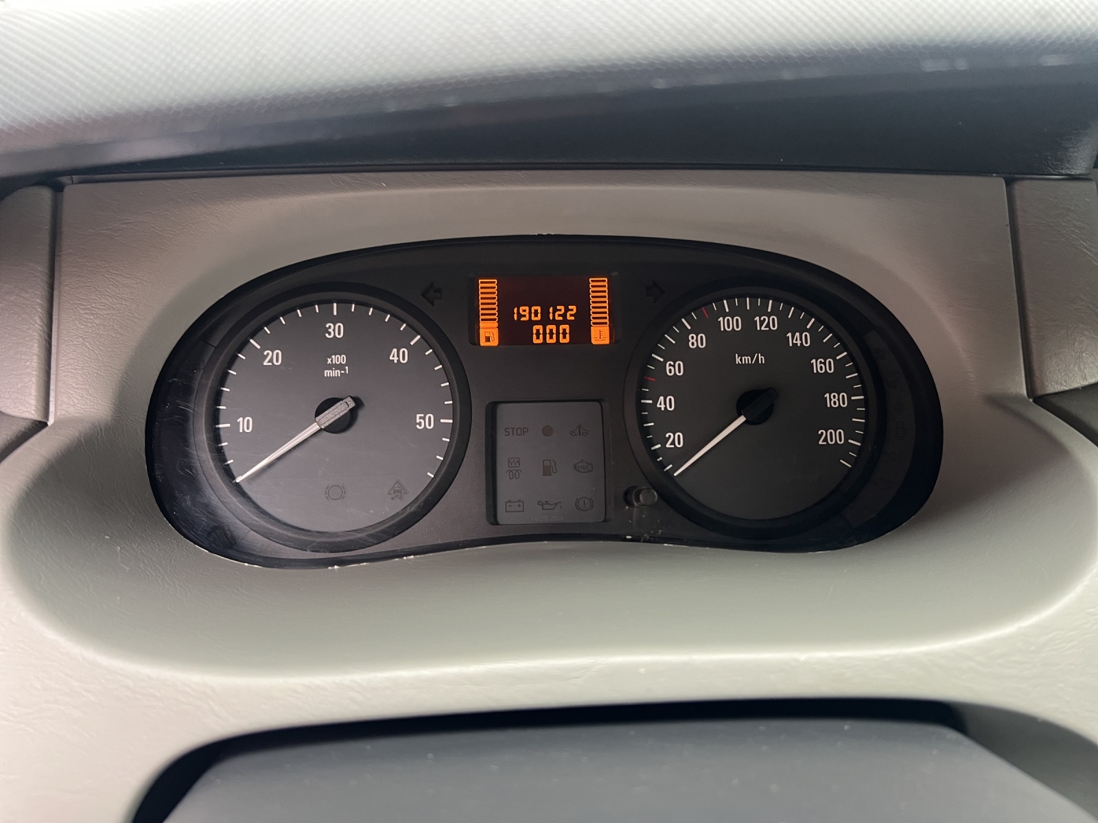 OPEL Vivaro 2.5 CDTI 2.7t L1H1-image-21