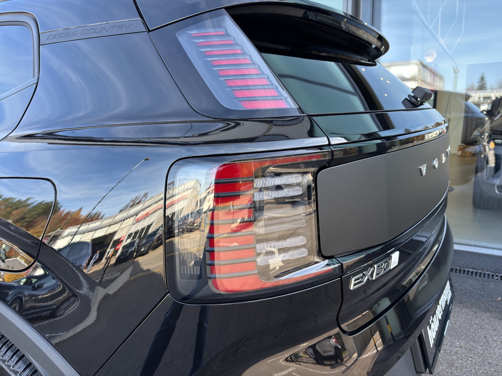 VOLVO EX30 CC E60 Cross Country AWD Twin Performance-image-8