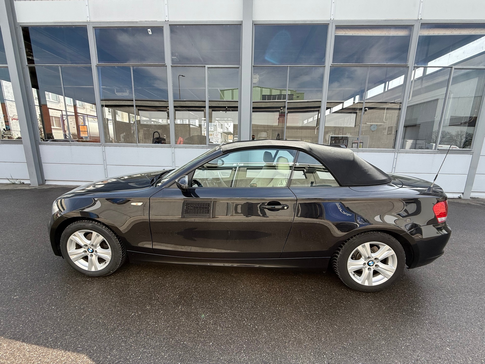 BMW 118i Cabrio Steptronic-image-6