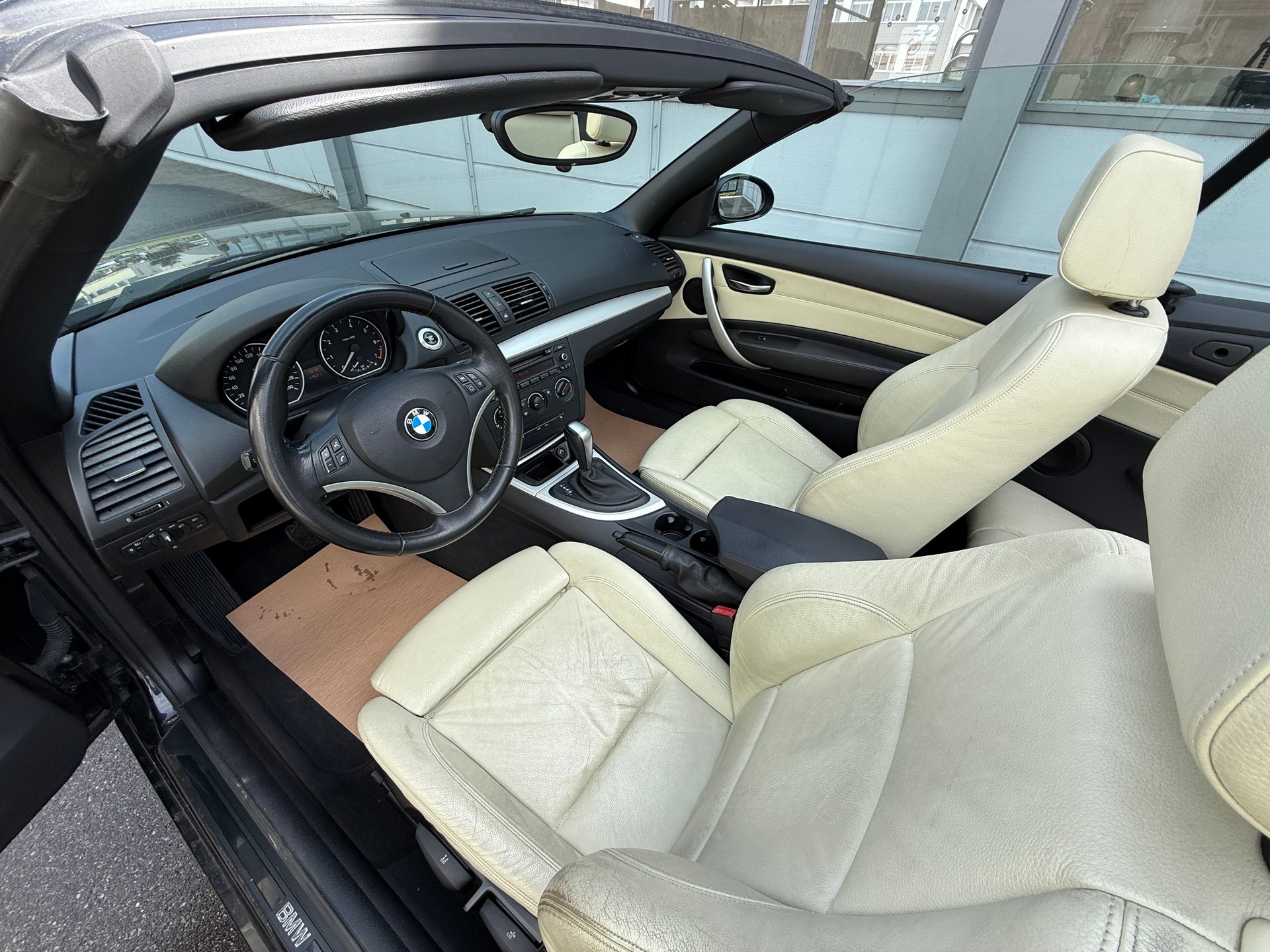 BMW 118i Cabrio Steptronic-image-8