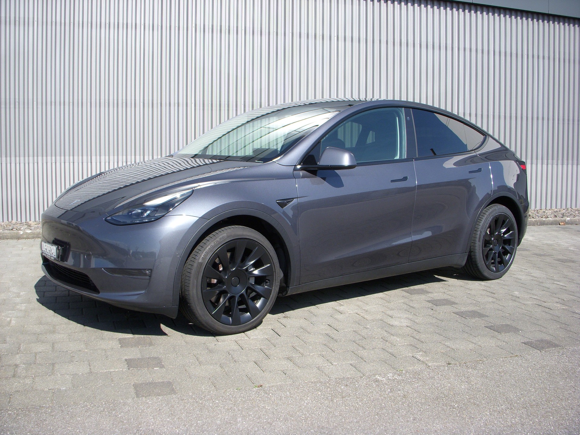 TESLA Model Y Long Range