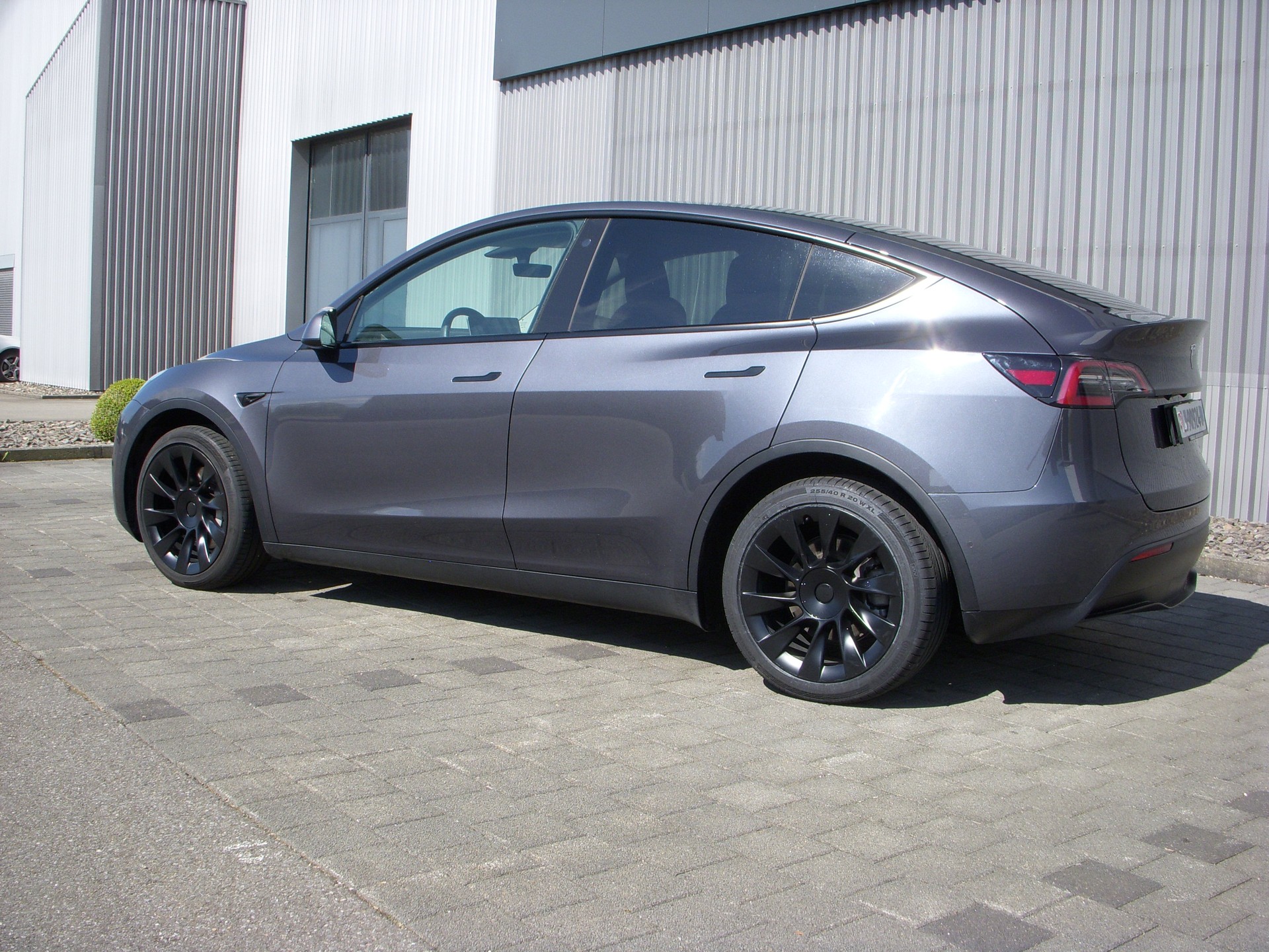 TESLA Model Y Long Range-image-2