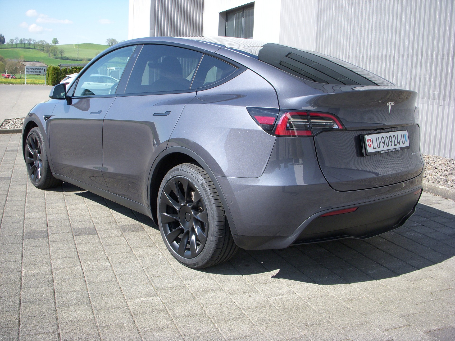 TESLA Model Y Long Range-image-3