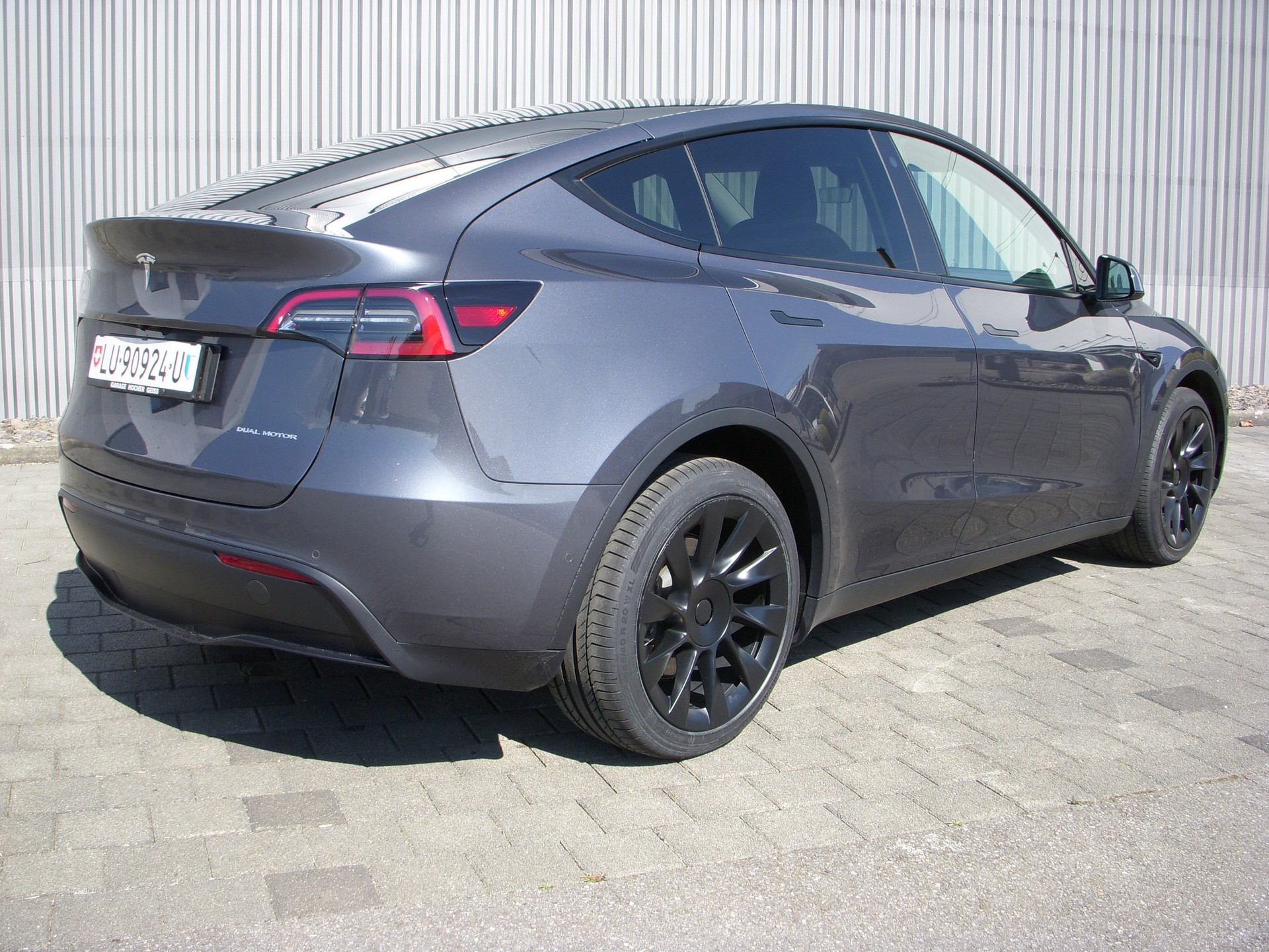 TESLA Model Y Long Range-image-4