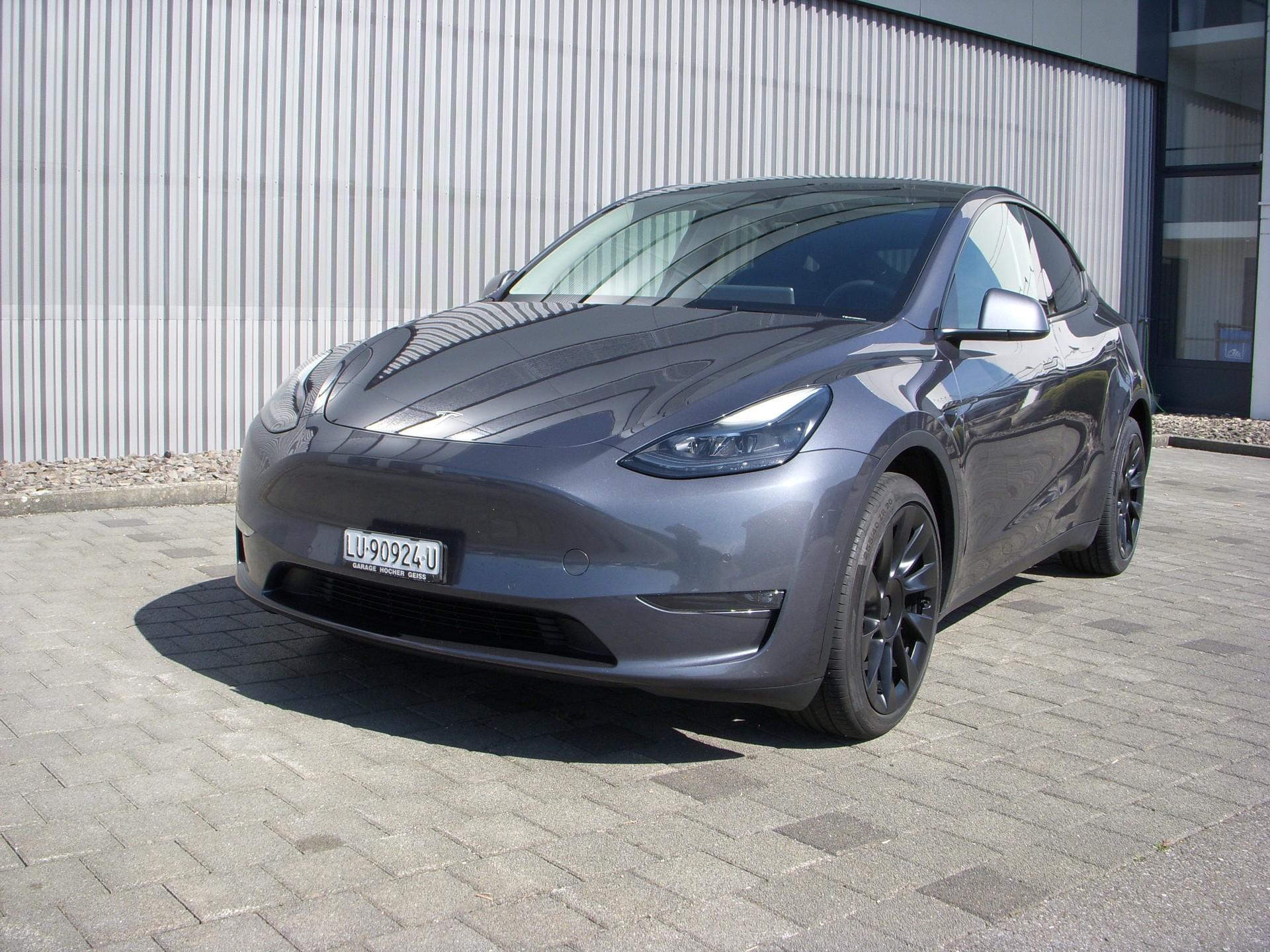 TESLA Model Y Long Range-image-1