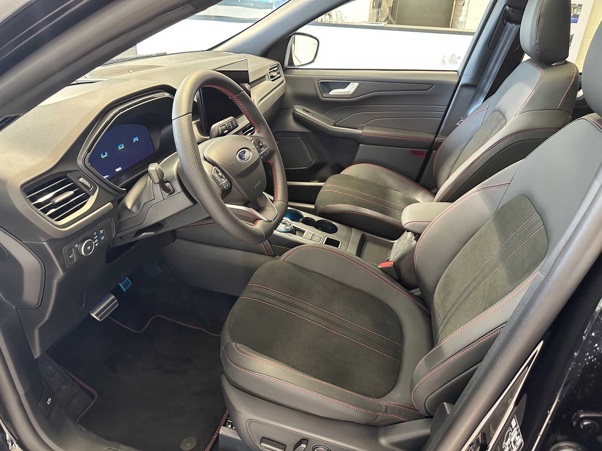FORD Kuga 2.5 Hybrid ST-Line X 4x4-image-11
