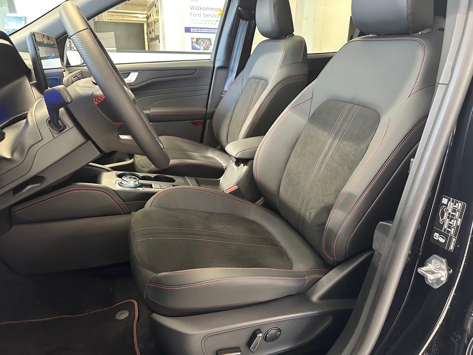 FORD Kuga 2.5 Hybrid ST-Line X 4x4-image-9