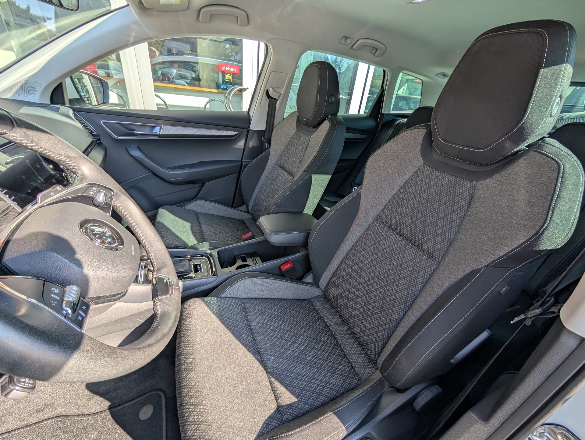 SKODA Karoq 2.0 TDI CR Style 4x4 DSG-image-14