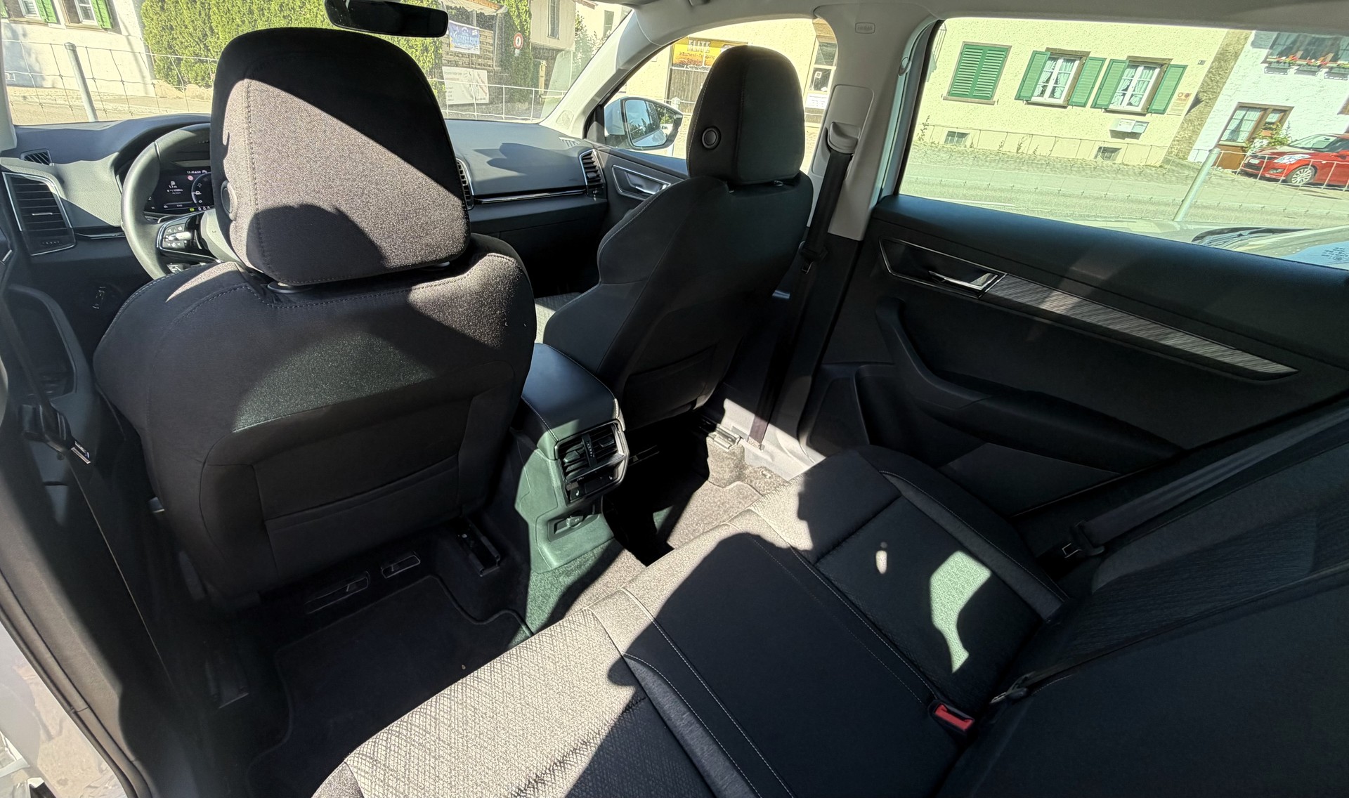 SKODA Karoq 2.0 TDI CR Style 4x4 DSG-image-9