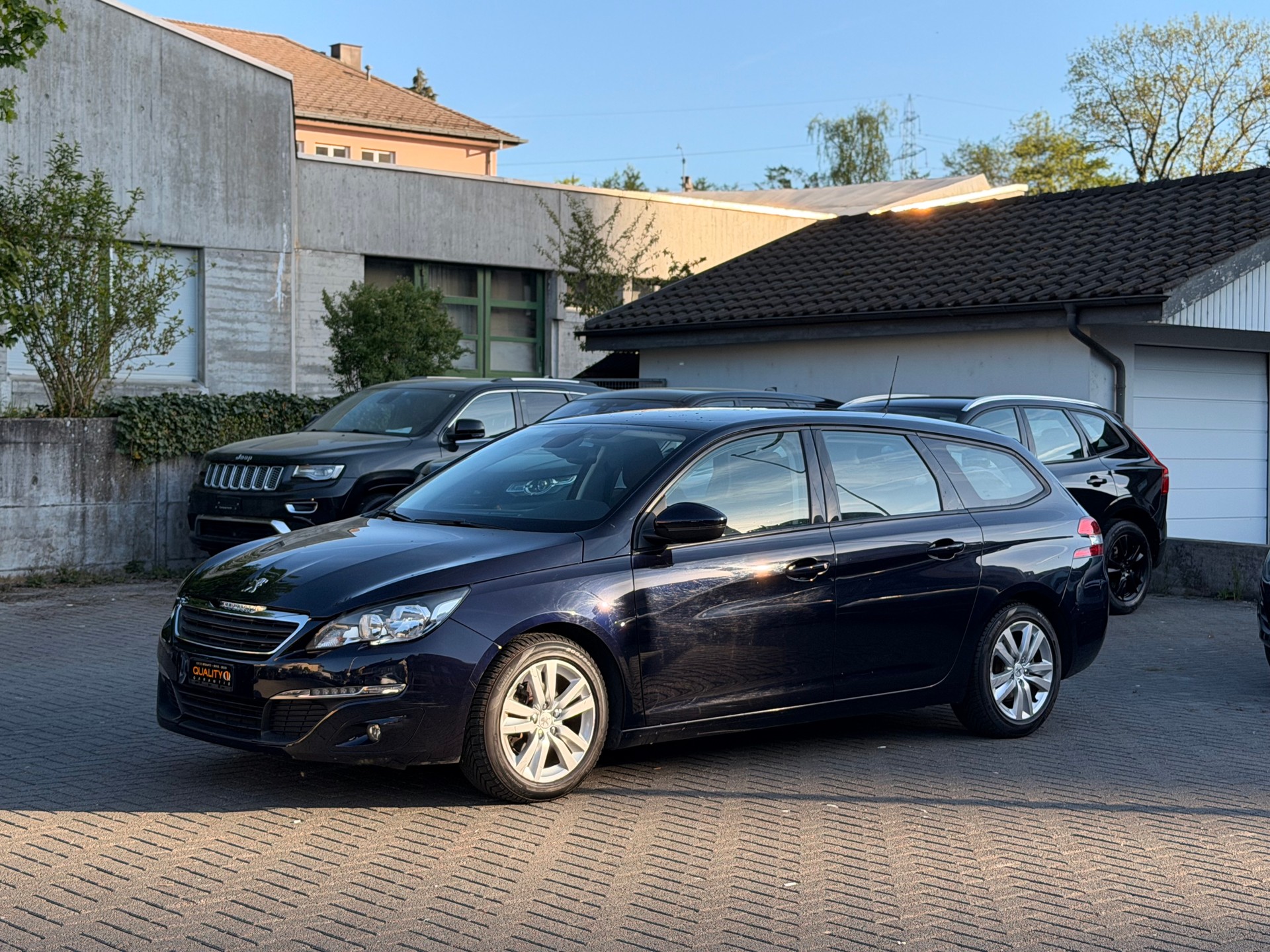 PEUGEOT 308 SW 1.2 THP Business Automatic-showroom-element-2