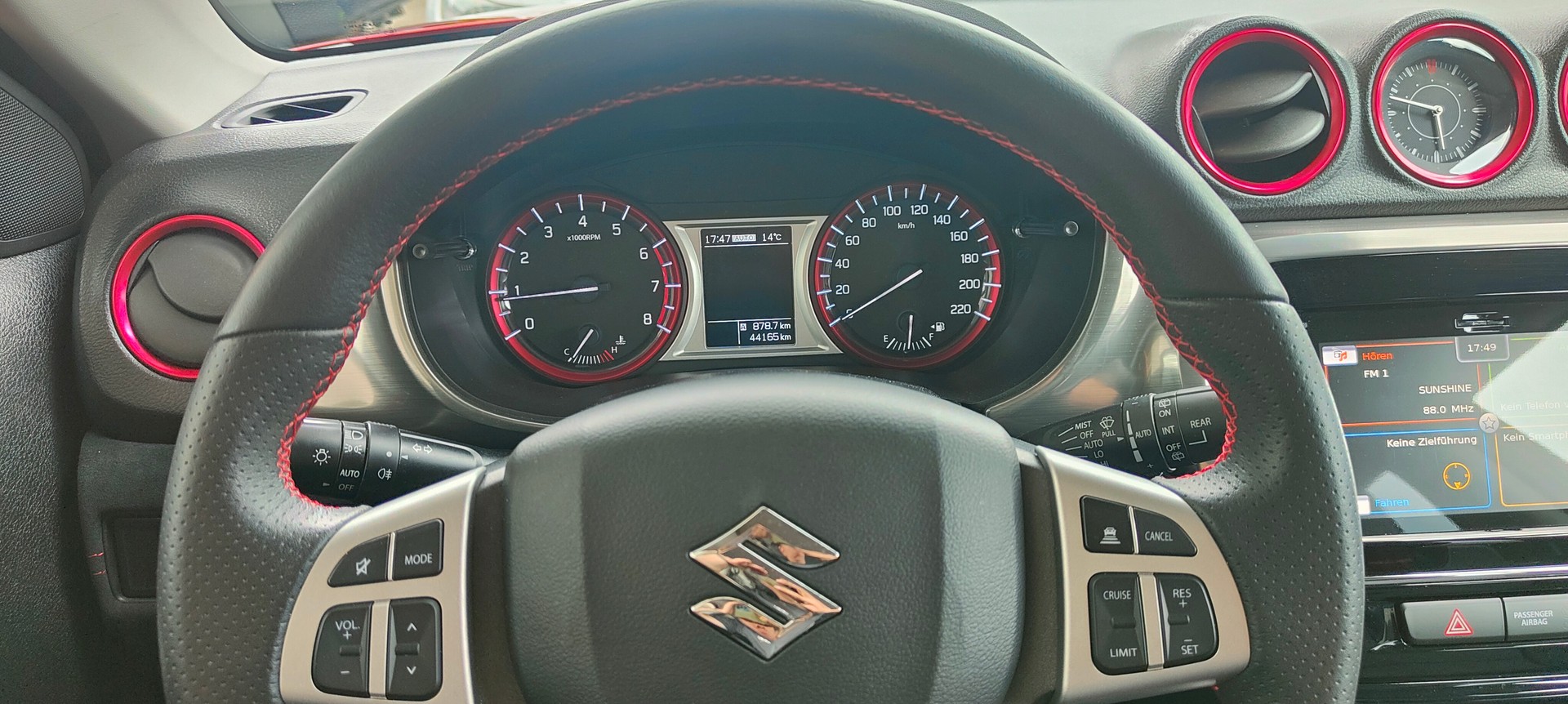 SUZUKI Vitara 1.4 Boosterjet Sergio Cellano Top-image-12