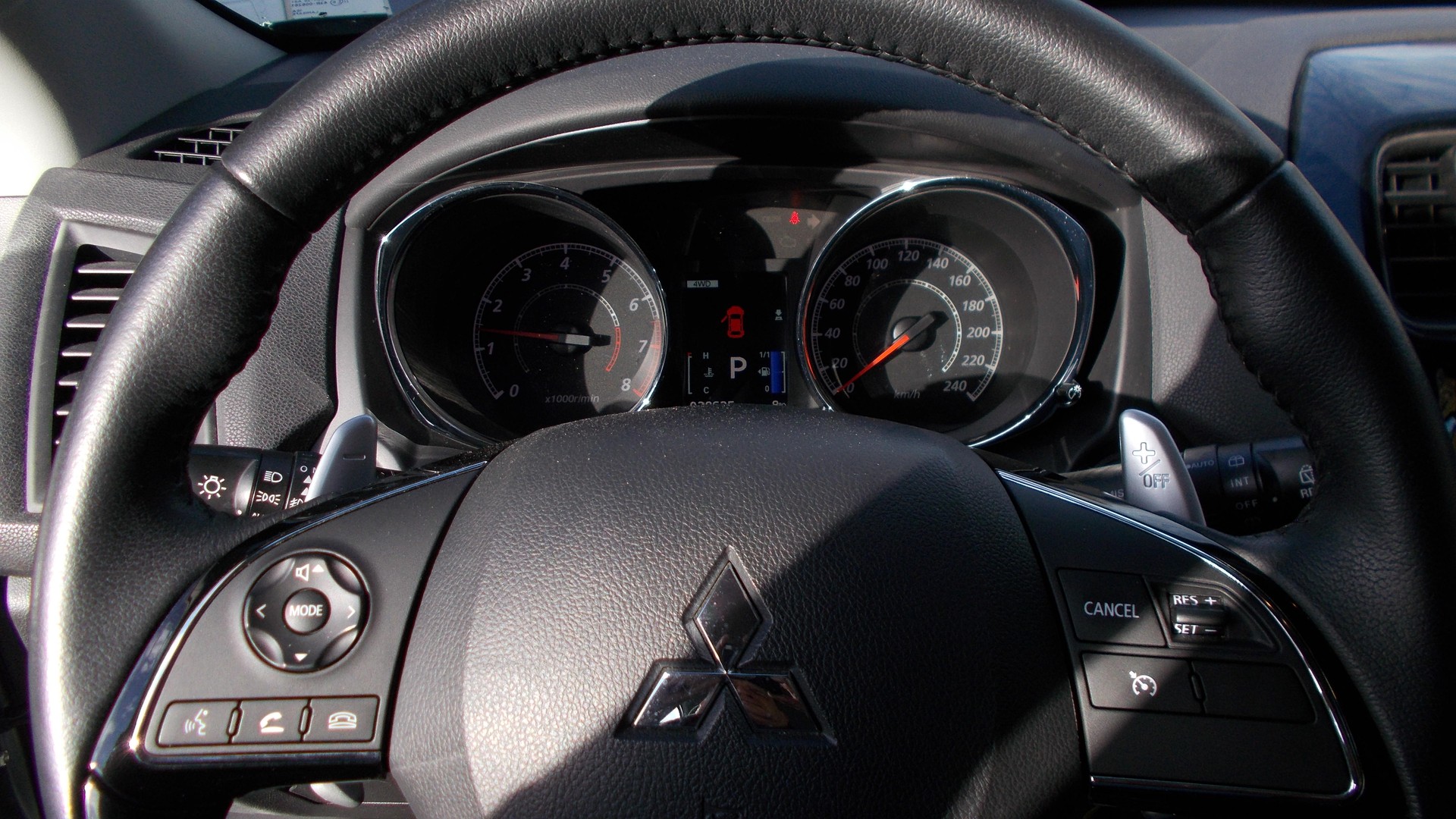 MITSUBISHI ASX 2.0 MIVEC Value 4WD Automat-image-9