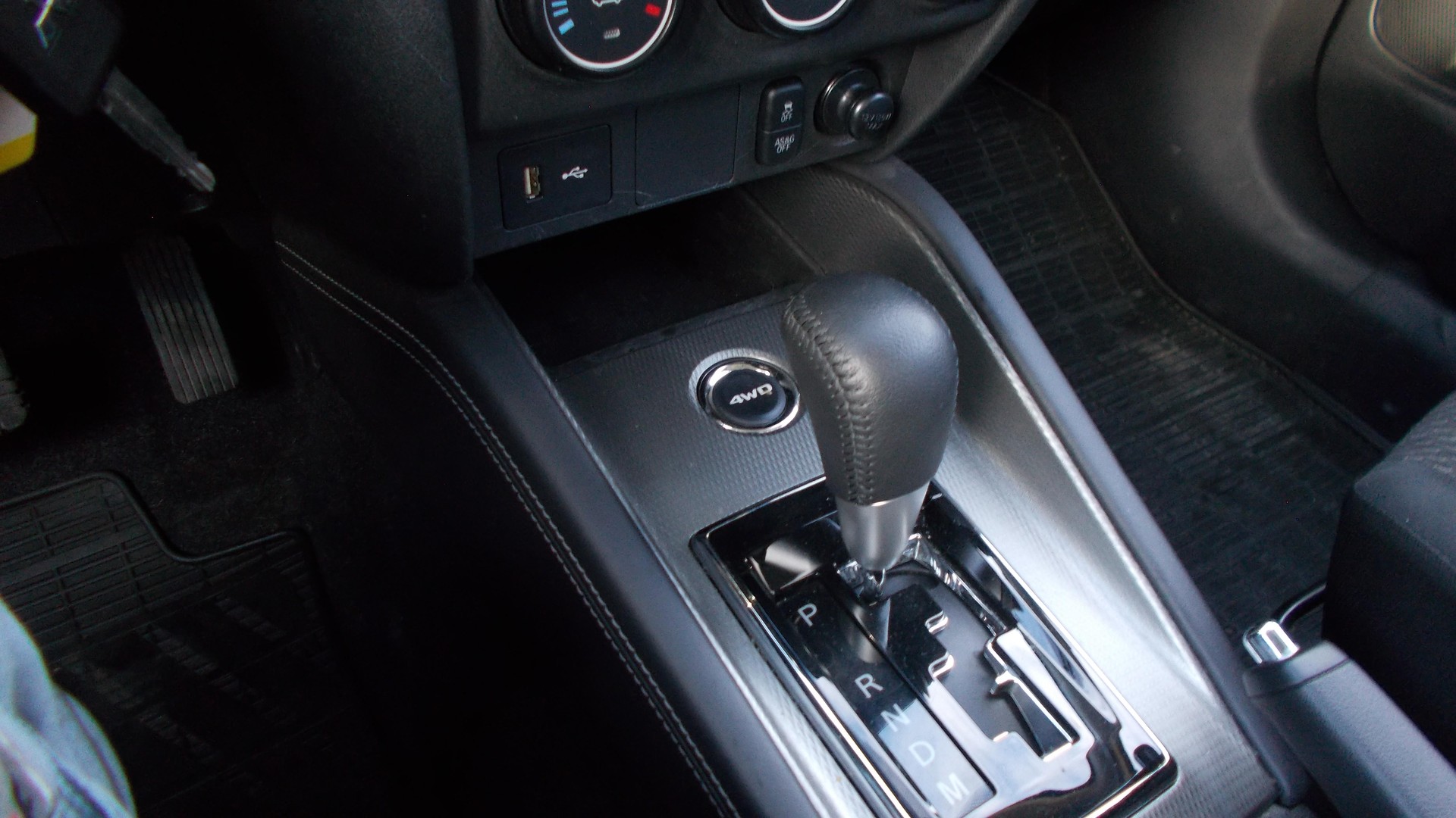 MITSUBISHI ASX 2.0 MIVEC Value 4WD Automat-image-12