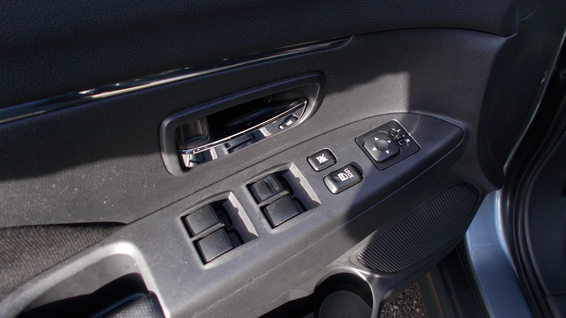 MITSUBISHI ASX 2.0 MIVEC Value 4WD Automat-image-7