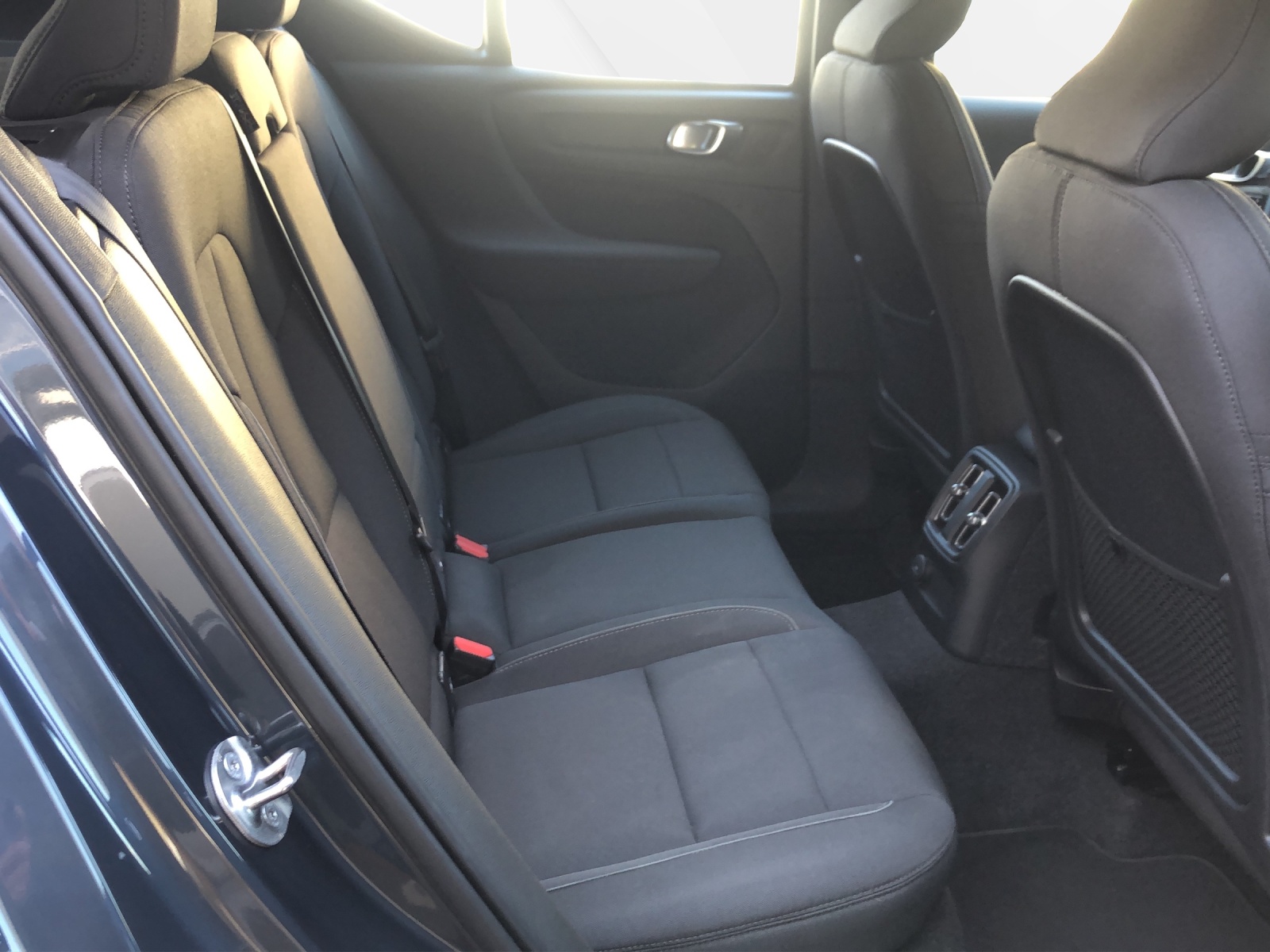 VOLVO XC40 1.5 T4 PiH Inscription Expression-image-4