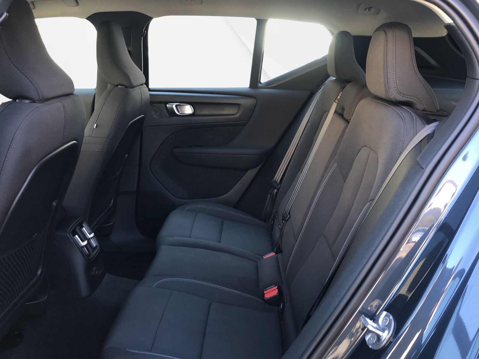 VOLVO XC40 1.5 T4 PiH Inscription Expression-image-3