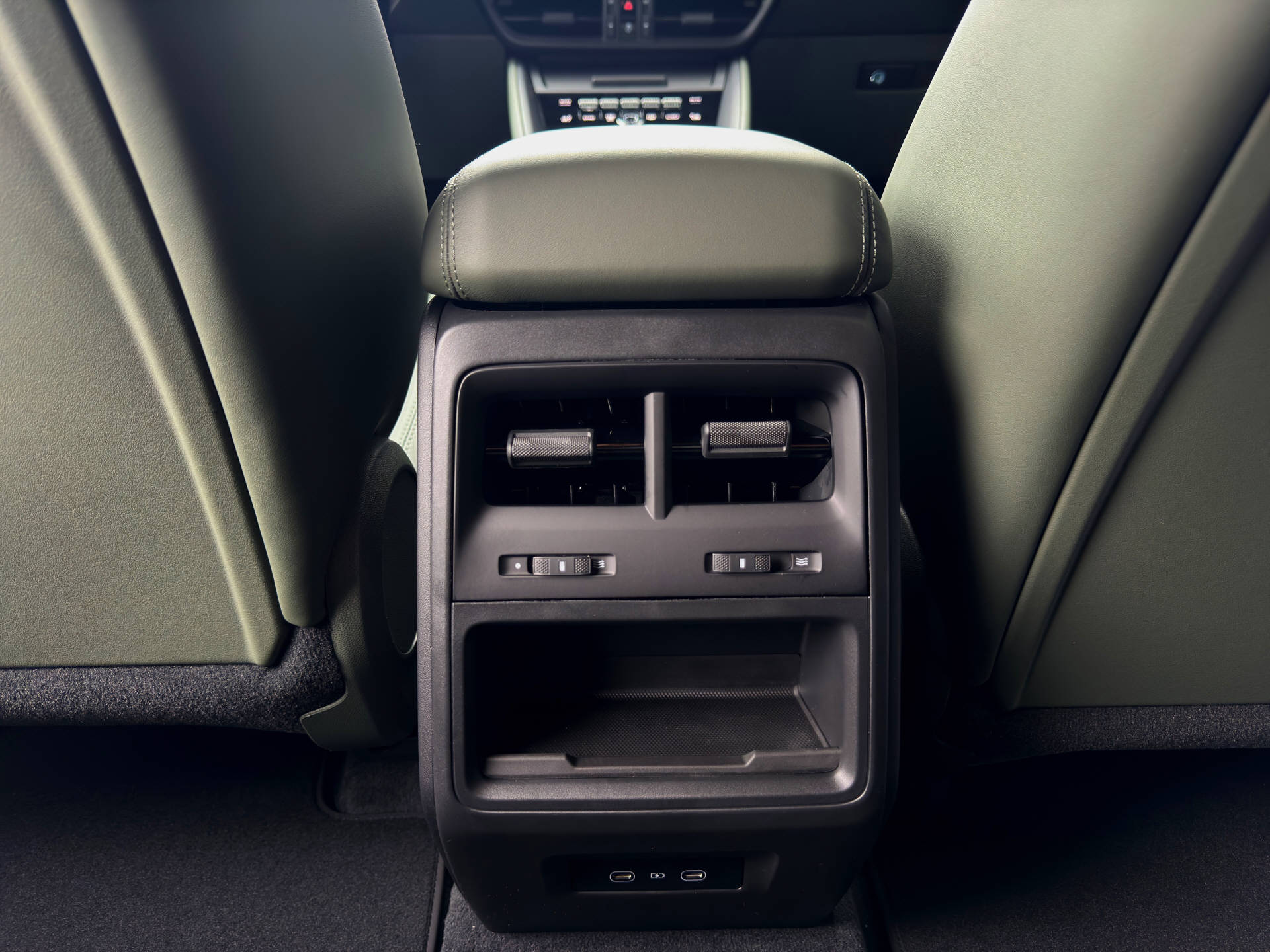 PORSCHE Macan 4-image-13