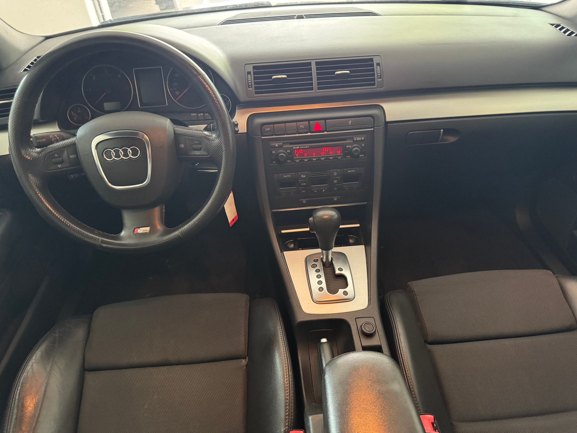 AUDI A4 Avant 2.5 TDI-image-8
