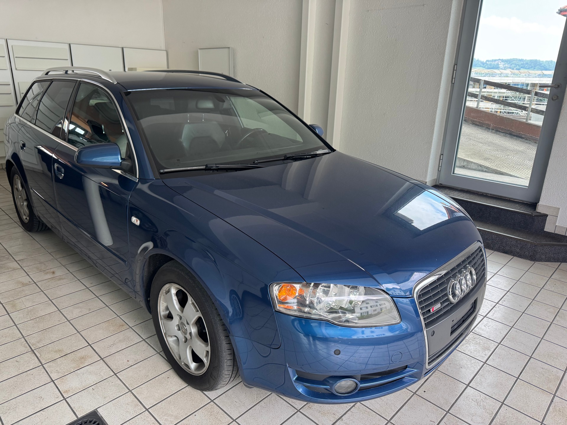 AUDI A4 Avant 2.5 TDI-image-1