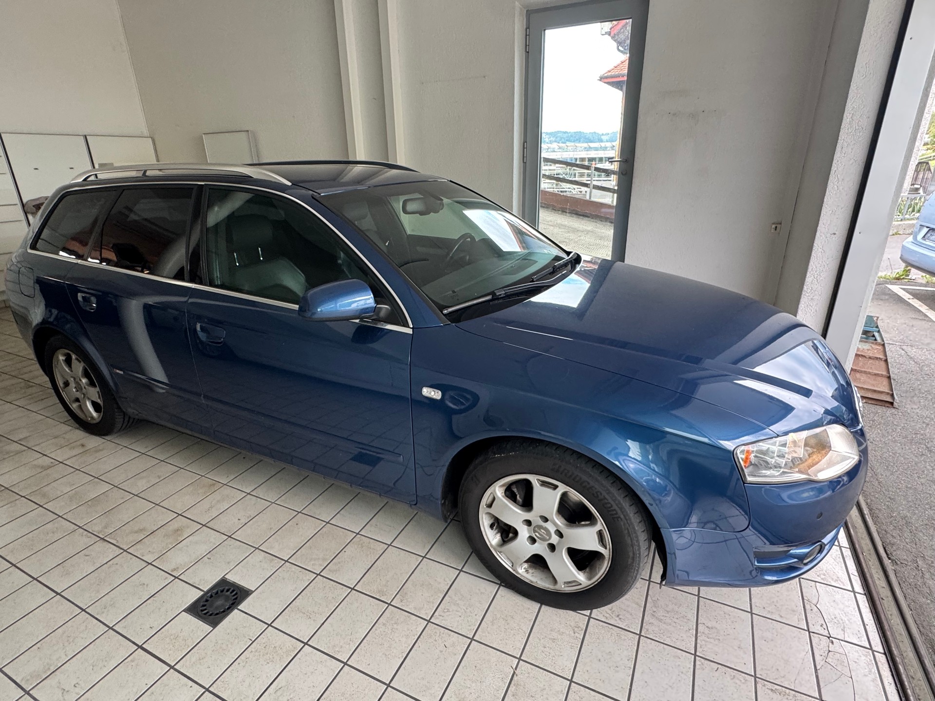 AUDI A4 Avant 2.5 TDI-image-4