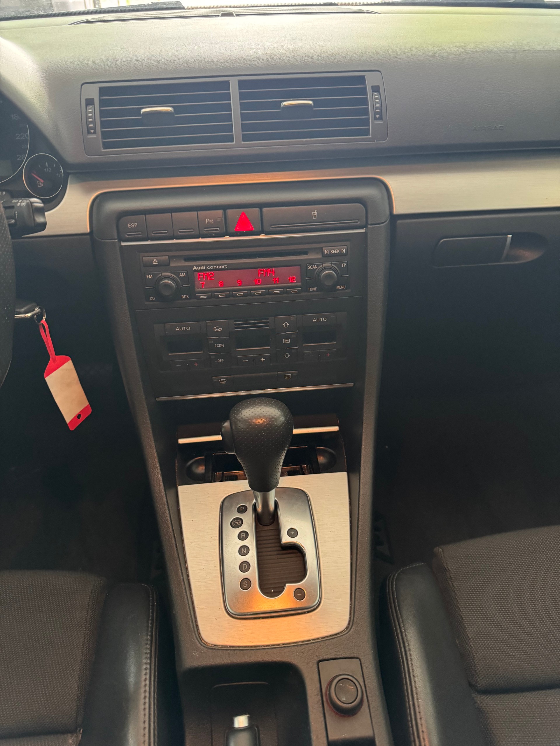 AUDI A4 Avant 2.5 TDI-image-9
