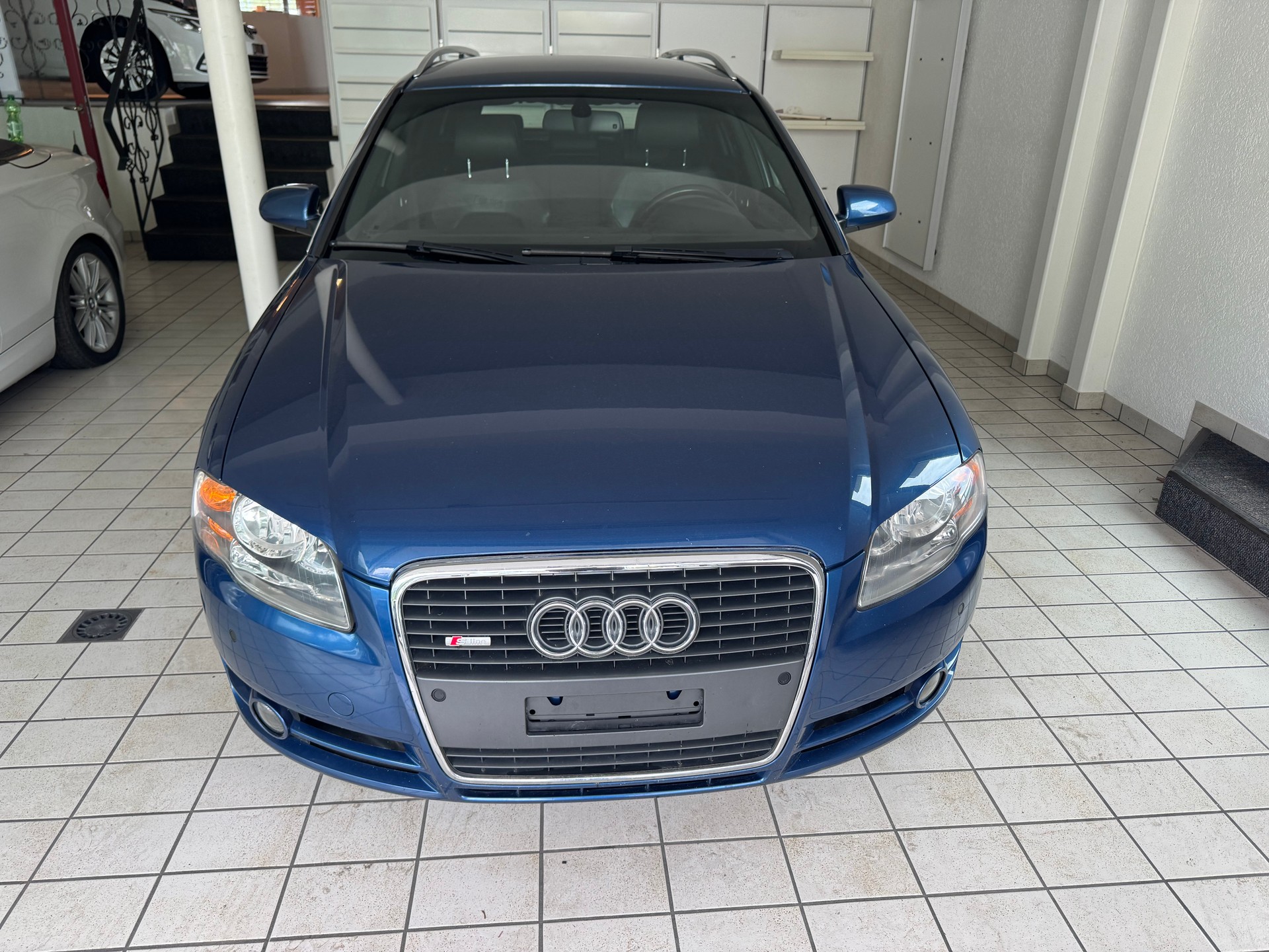 AUDI A4 Avant 2.5 TDI-image-0