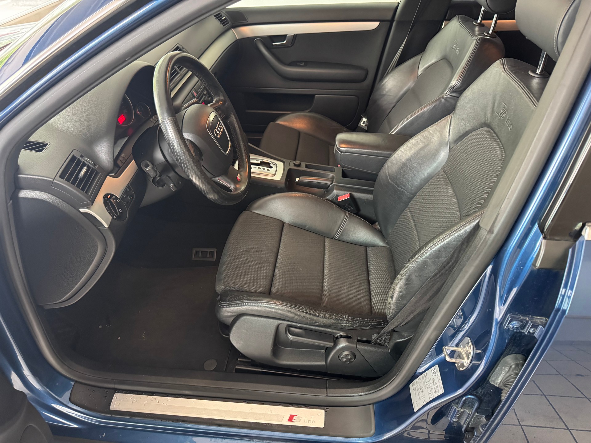 AUDI A4 Avant 2.5 TDI-image-10