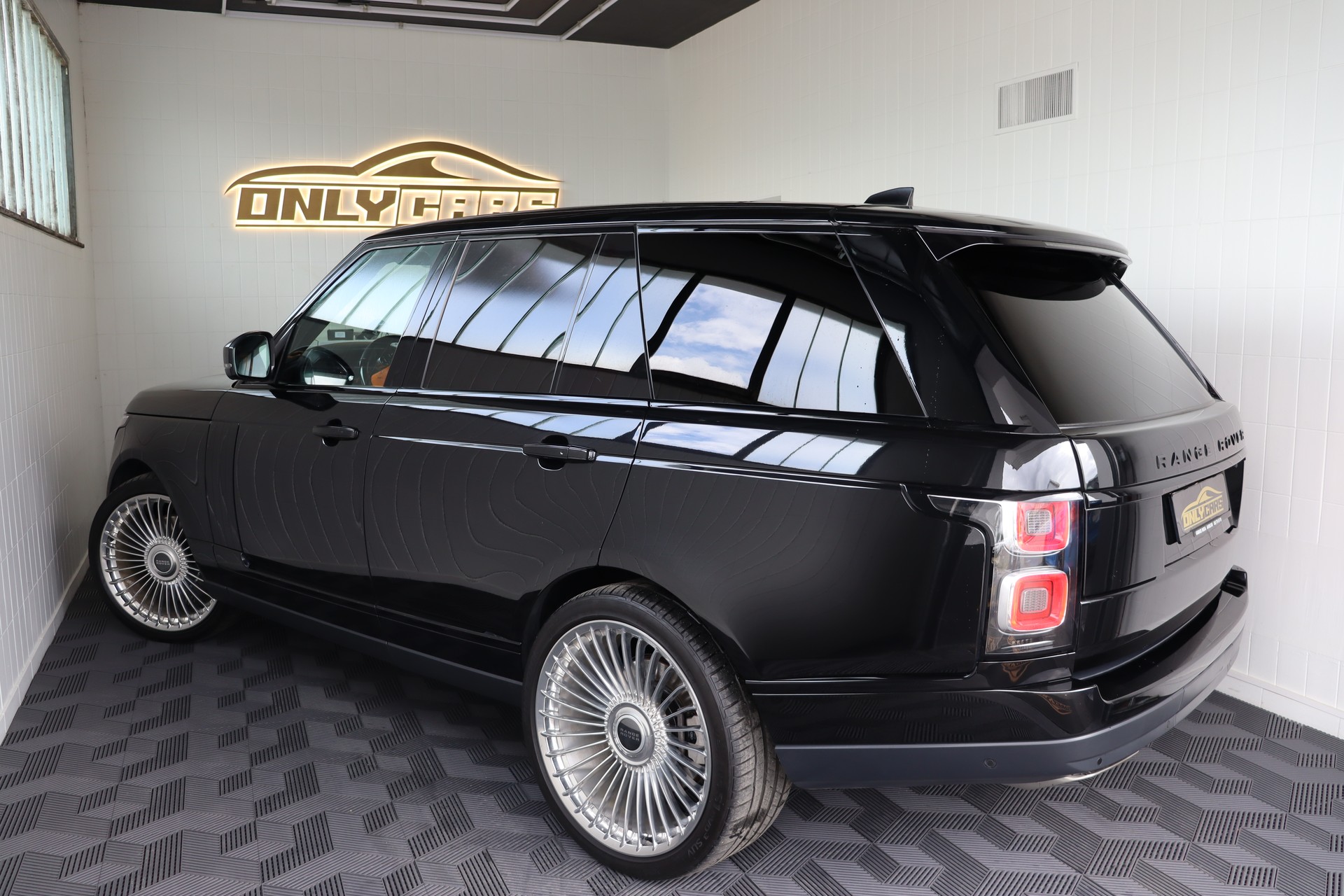 LAND ROVER Range Rover 5.0 V8 S/C Vogue Automatic-image-7