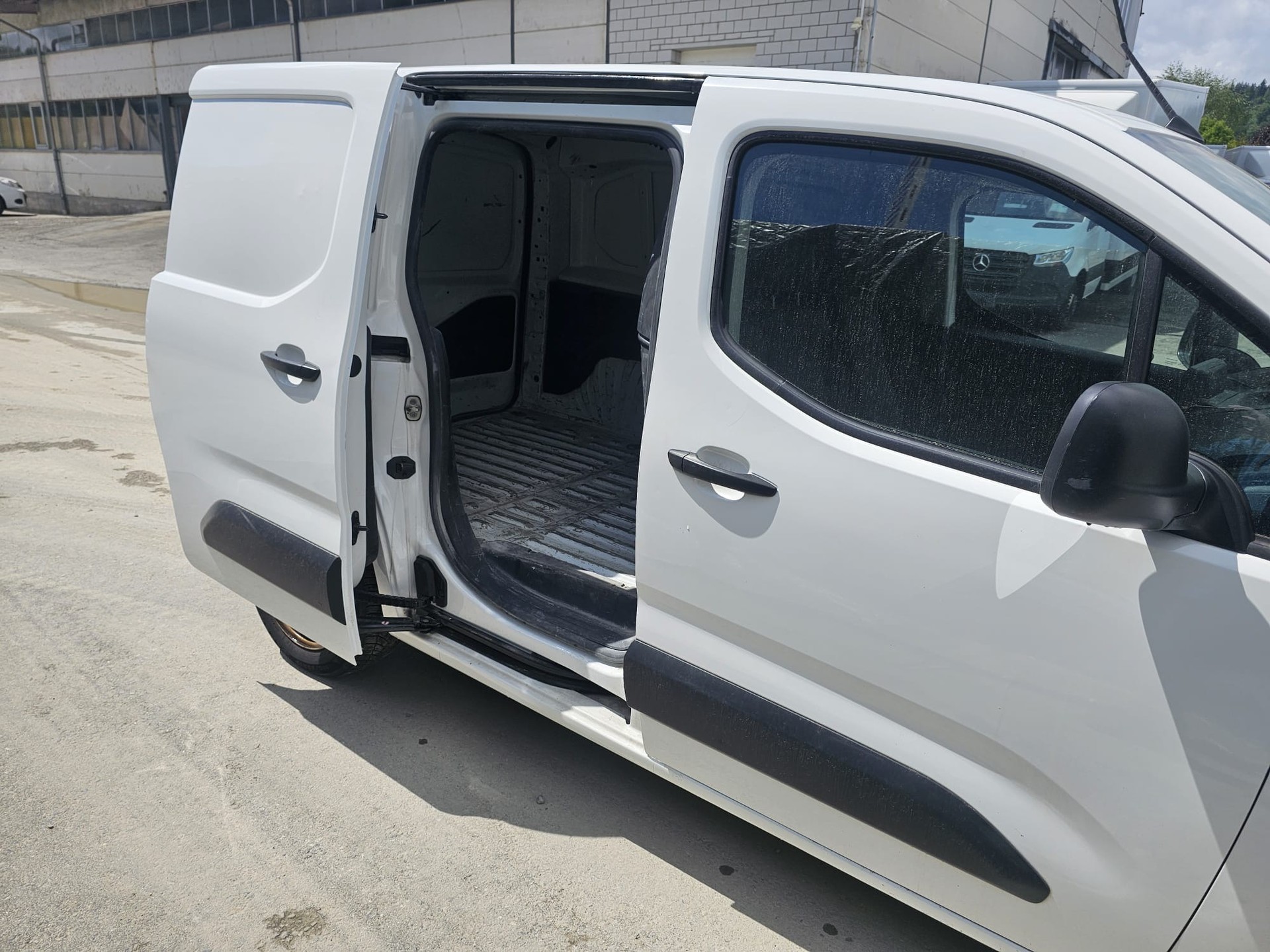 PEUGEOT Partner 1.5 Blue HDi s/s Pro 650kg-image-5