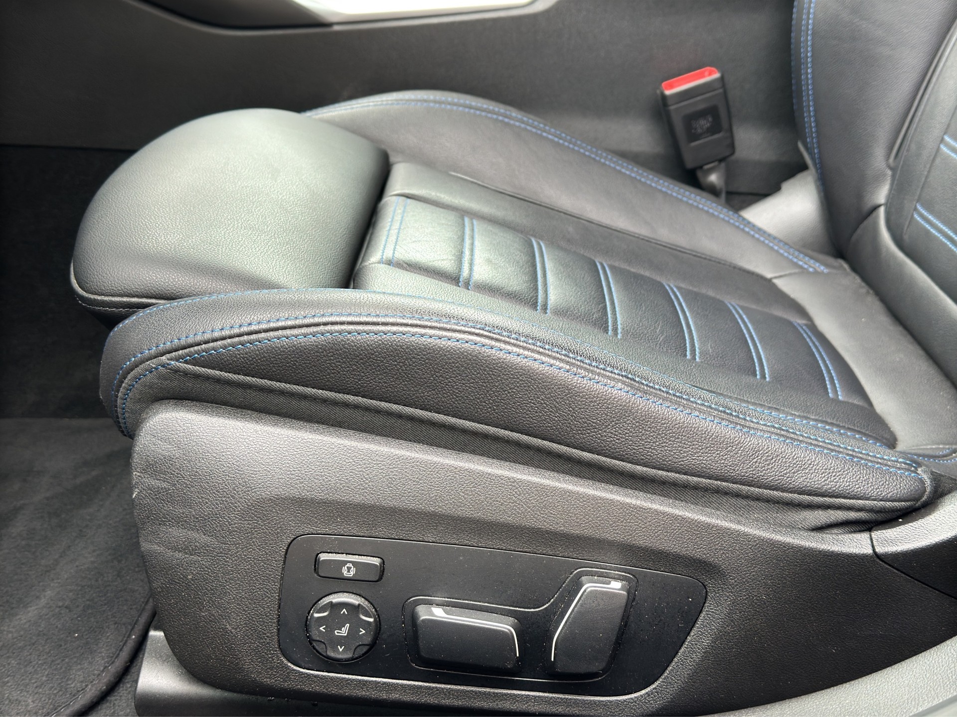 BMW 320d xDrive M Sport Steptronic-image-9