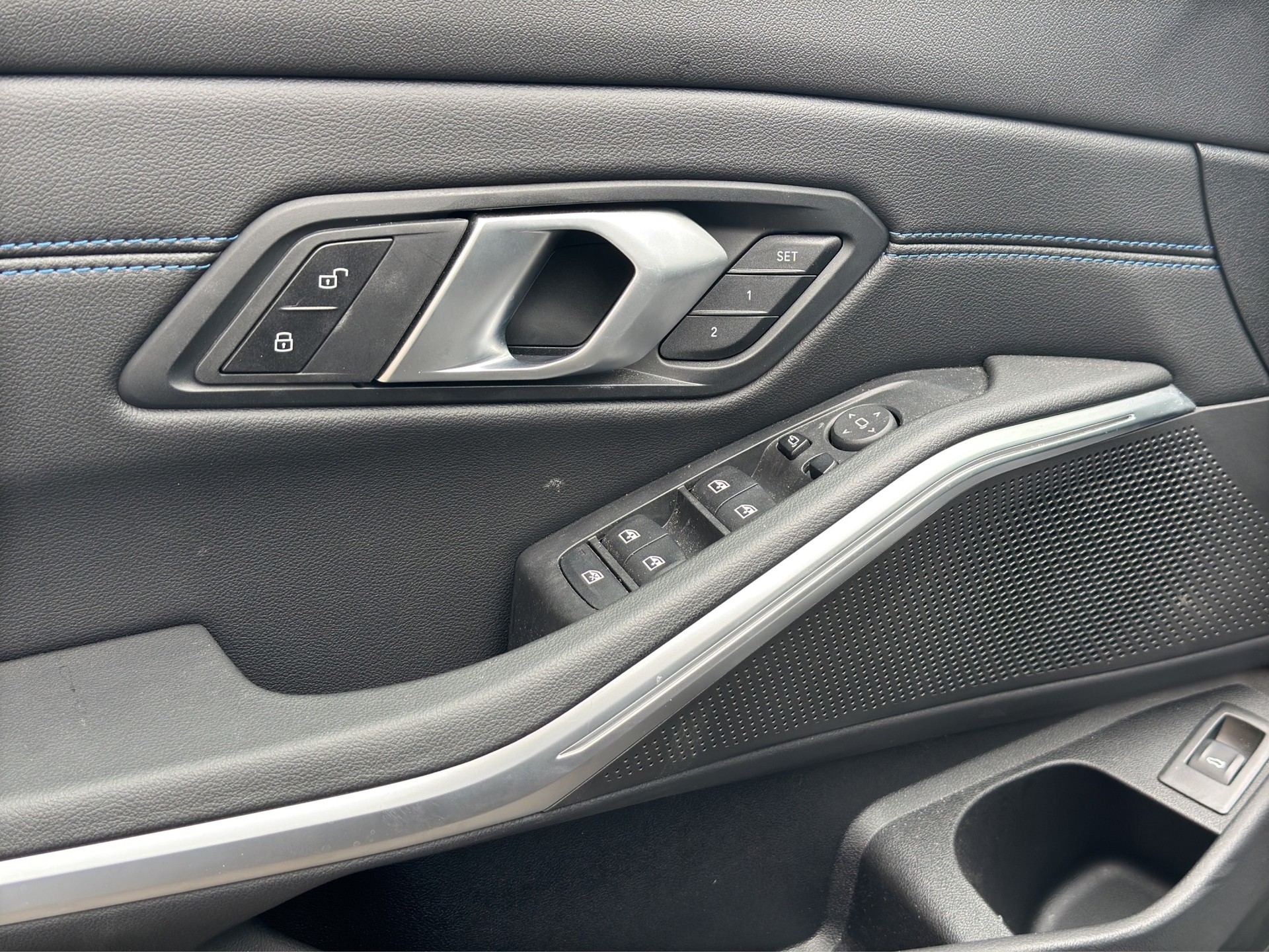 BMW 320d xDrive M Sport Steptronic-image-8