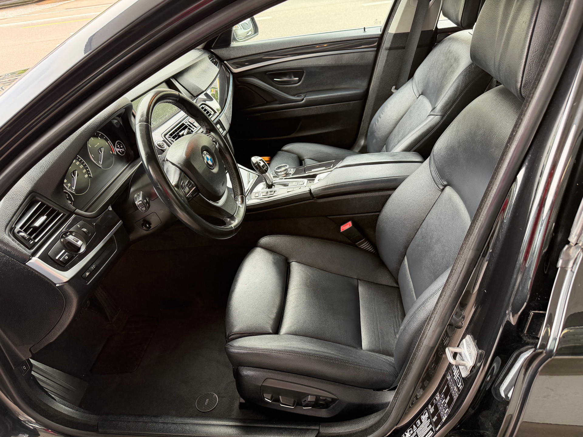 BMW 520d Touring xDrive Steptronic-image-7