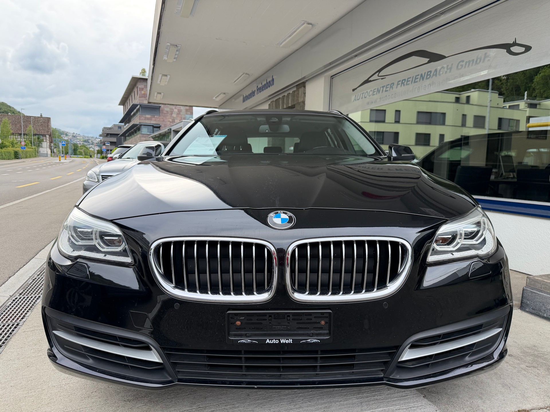 BMW 520d Touring xDrive Steptronic-showroom-element-1