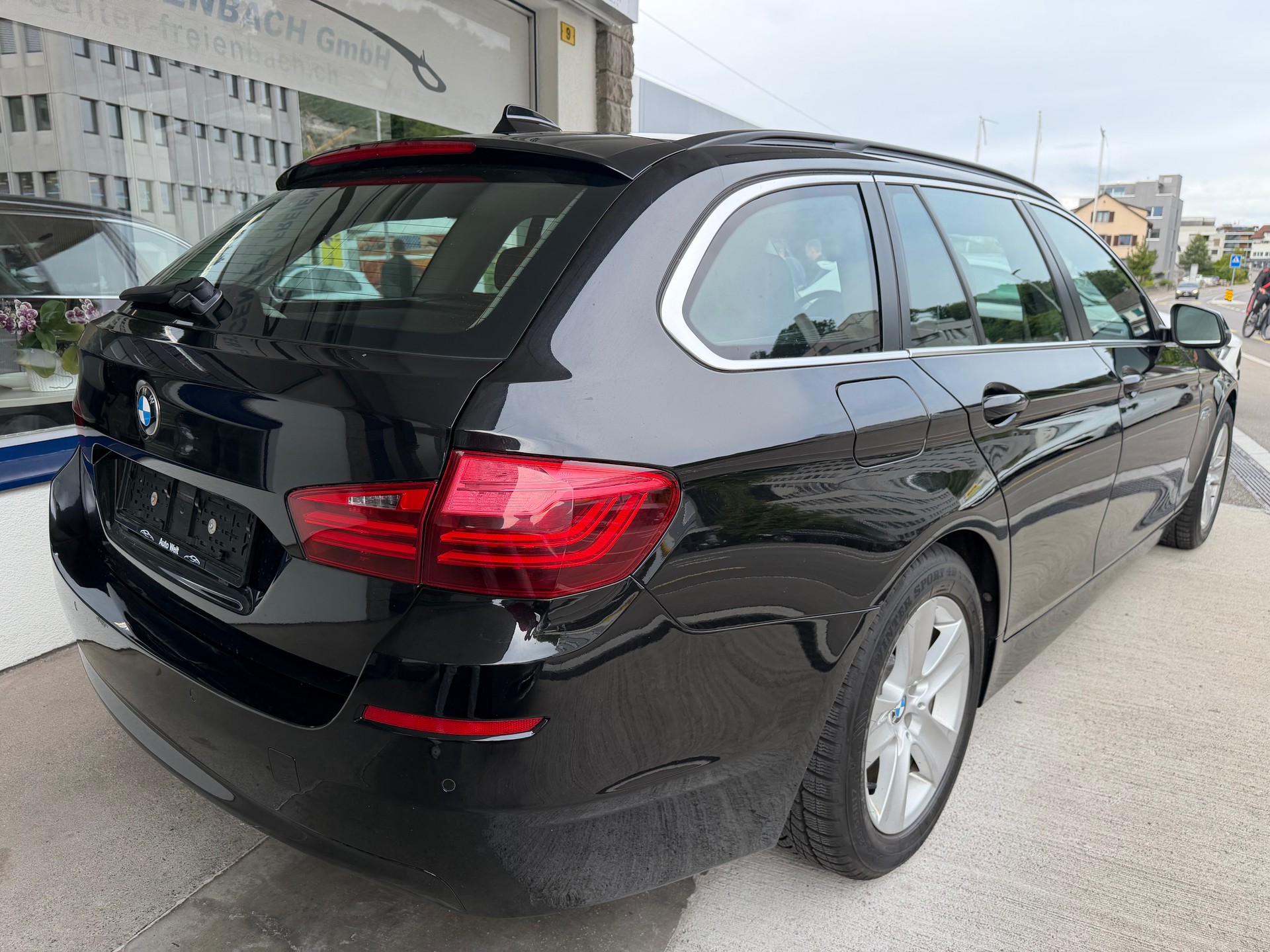 BMW 520d Touring xDrive Steptronic-image-4