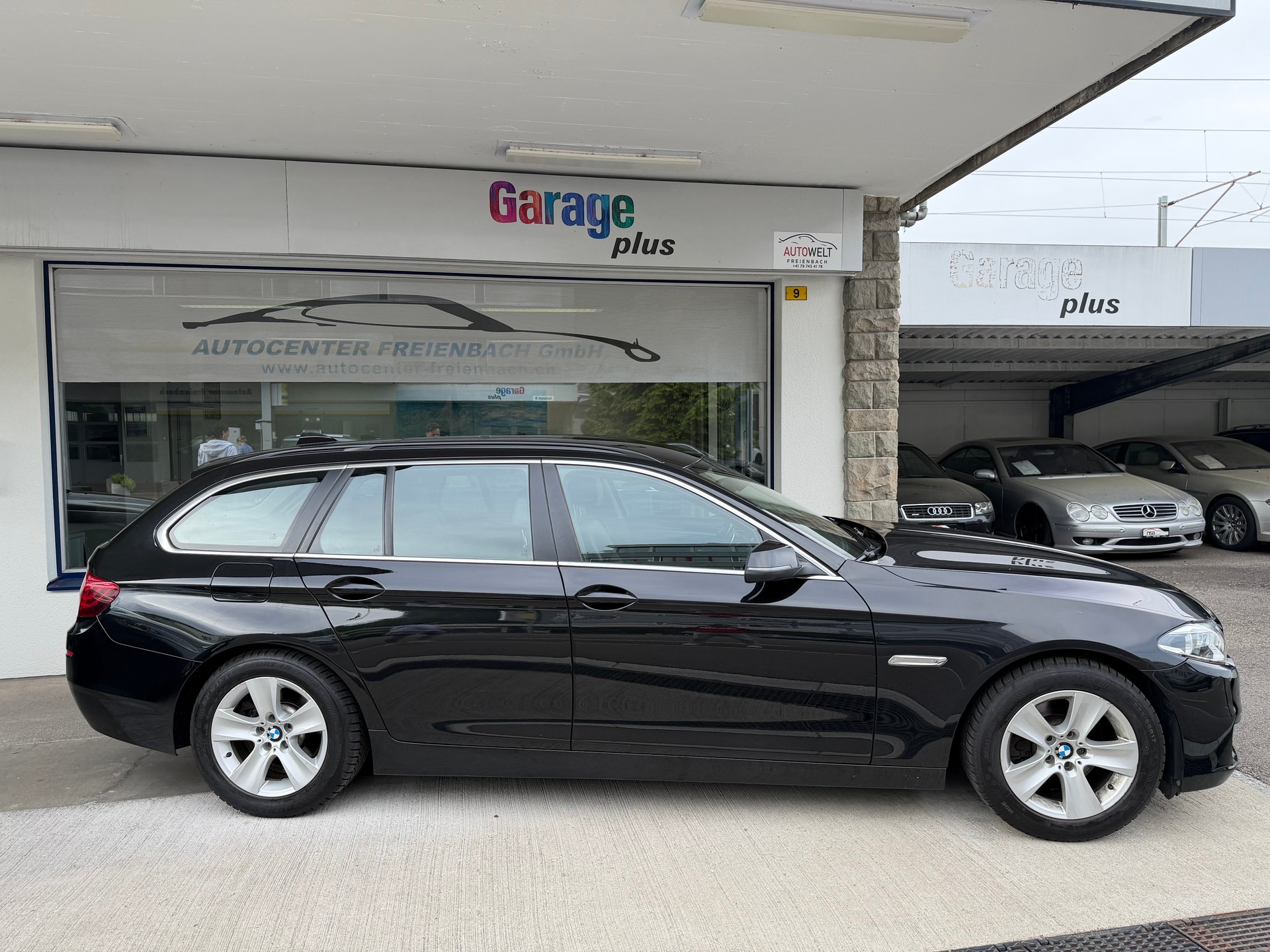 BMW 520d Touring xDrive Steptronic-showroom-element-3