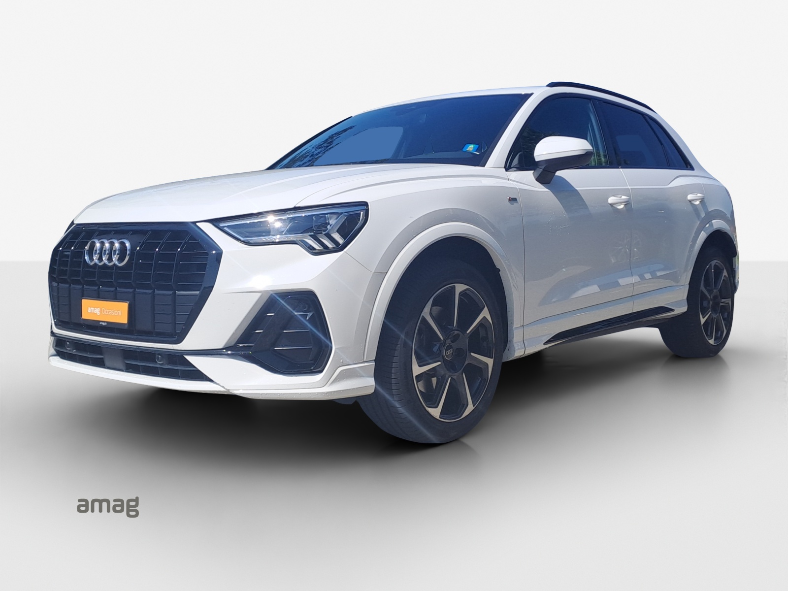 AUDI Q3 40 TDI S line Attraction quattro S-tronic-image-0