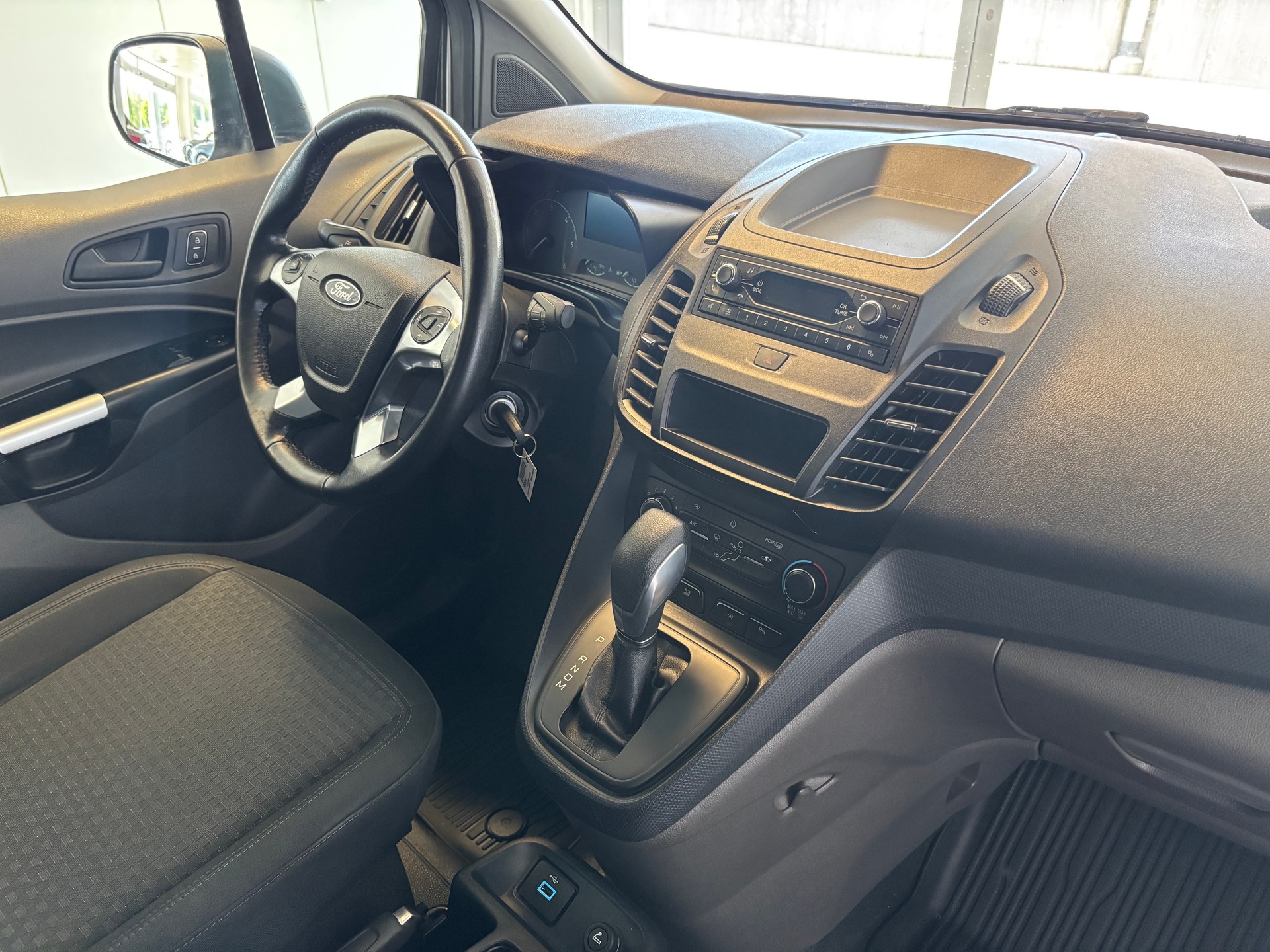 FORD Transit Connect Van T250 1.5 EcoBlue Trend L2 Automat EN-image-9