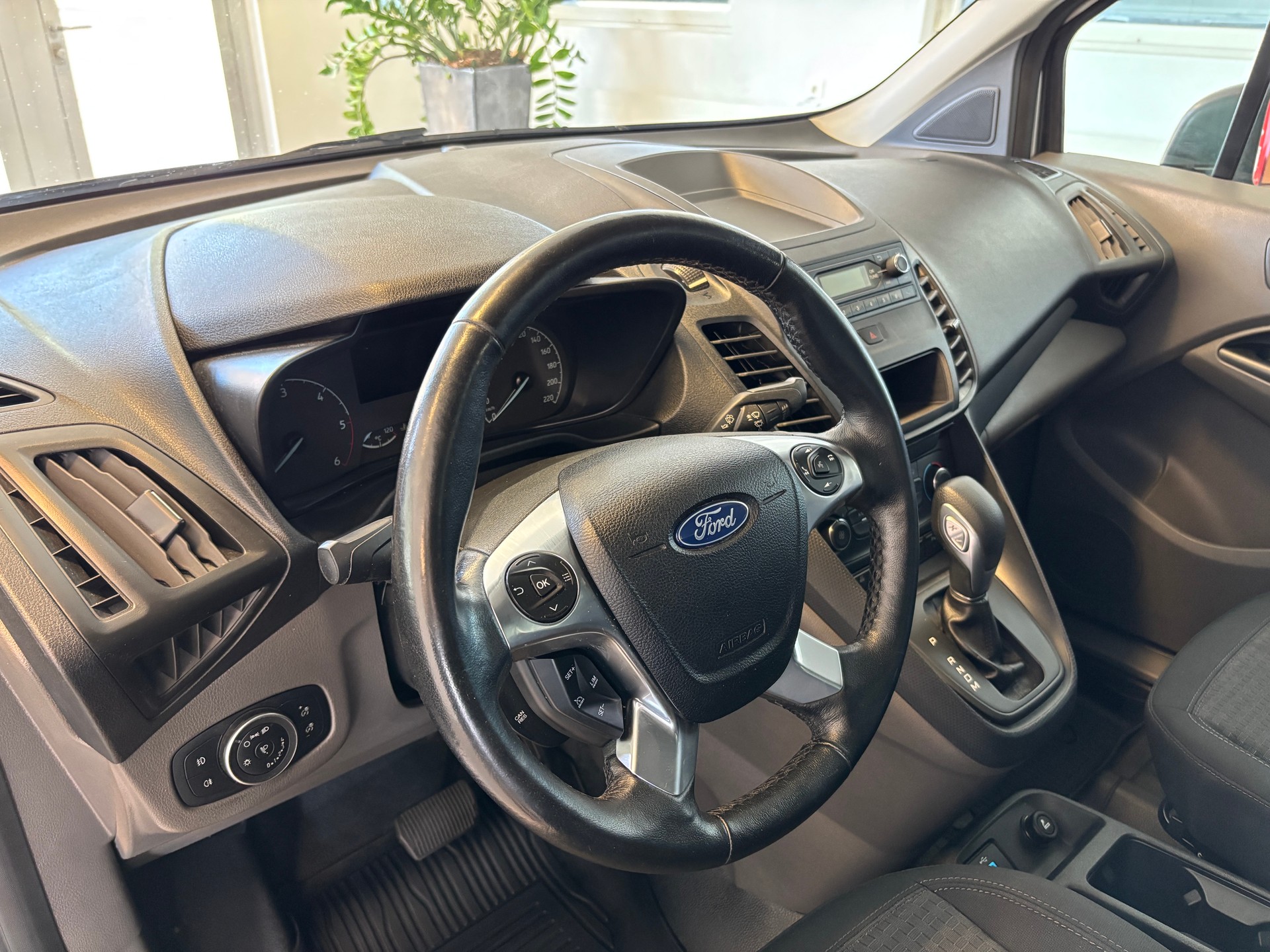FORD Transit Connect Van T250 1.5 EcoBlue Trend L2 Automat EN-image-6