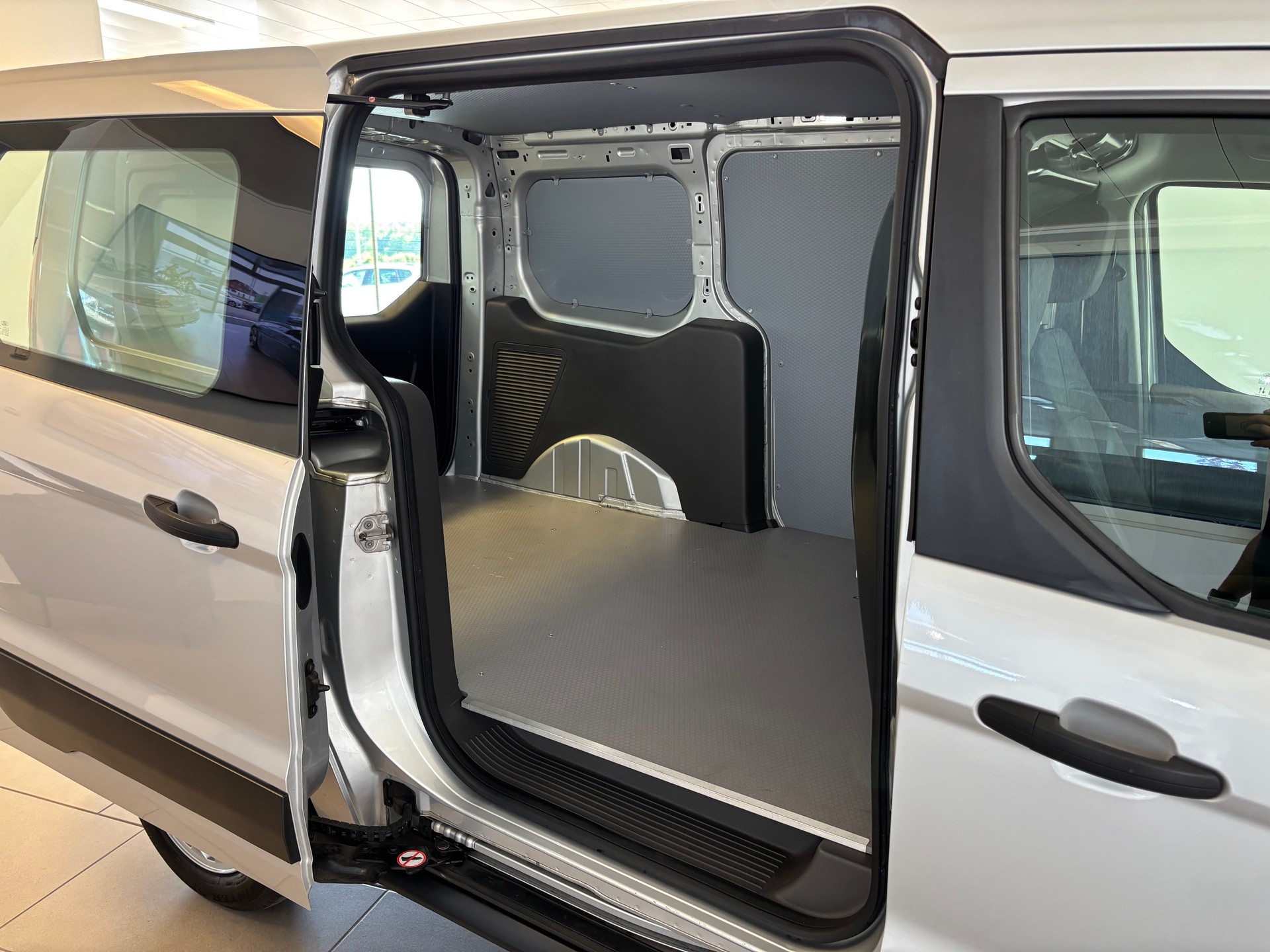 FORD Transit Connect Van T250 1.5 EcoBlue Trend L2 Automat EN-image-4