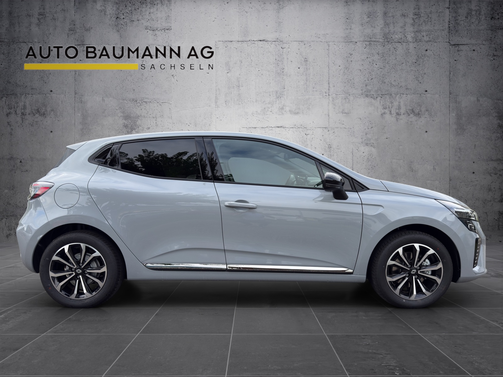 RENAULT Clio 1.0 Techno X-Tronic-image-2